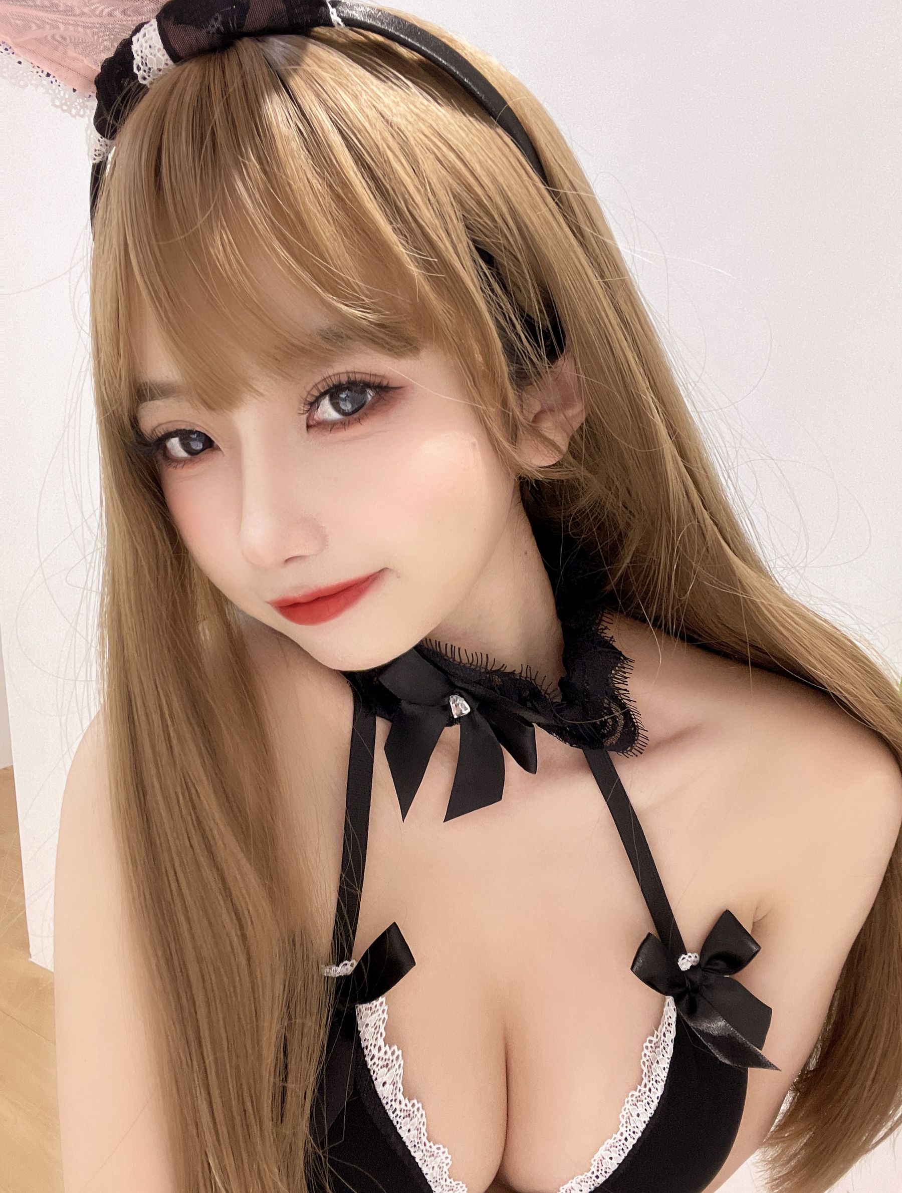 [网红COSER写真] 白嫩美少女鬼畜瑶 - 蕾丝兔女郎第8张