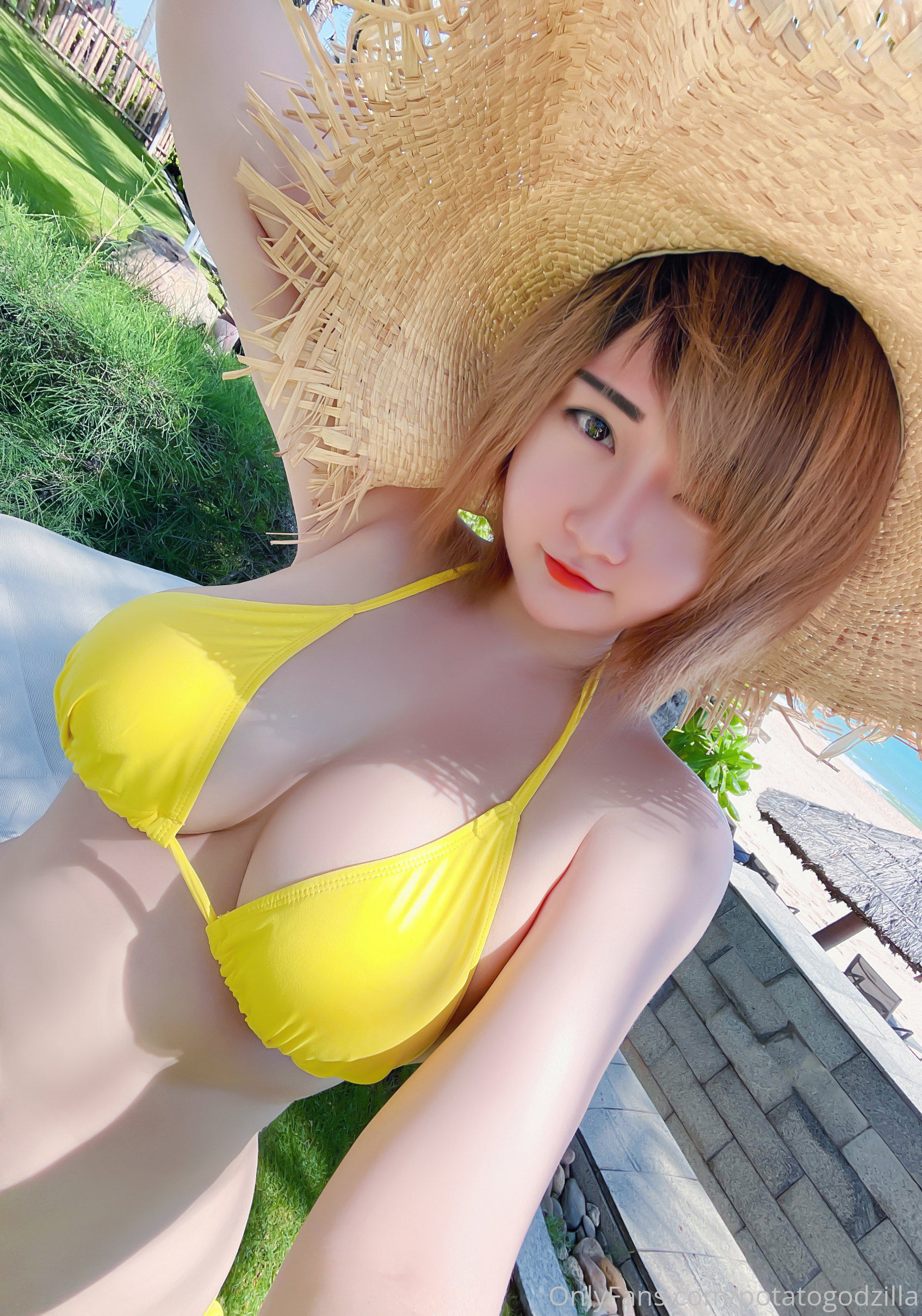 [网红COSER写真] Coser小姐姐Potato Godzilla - Yellow Bikini第4张