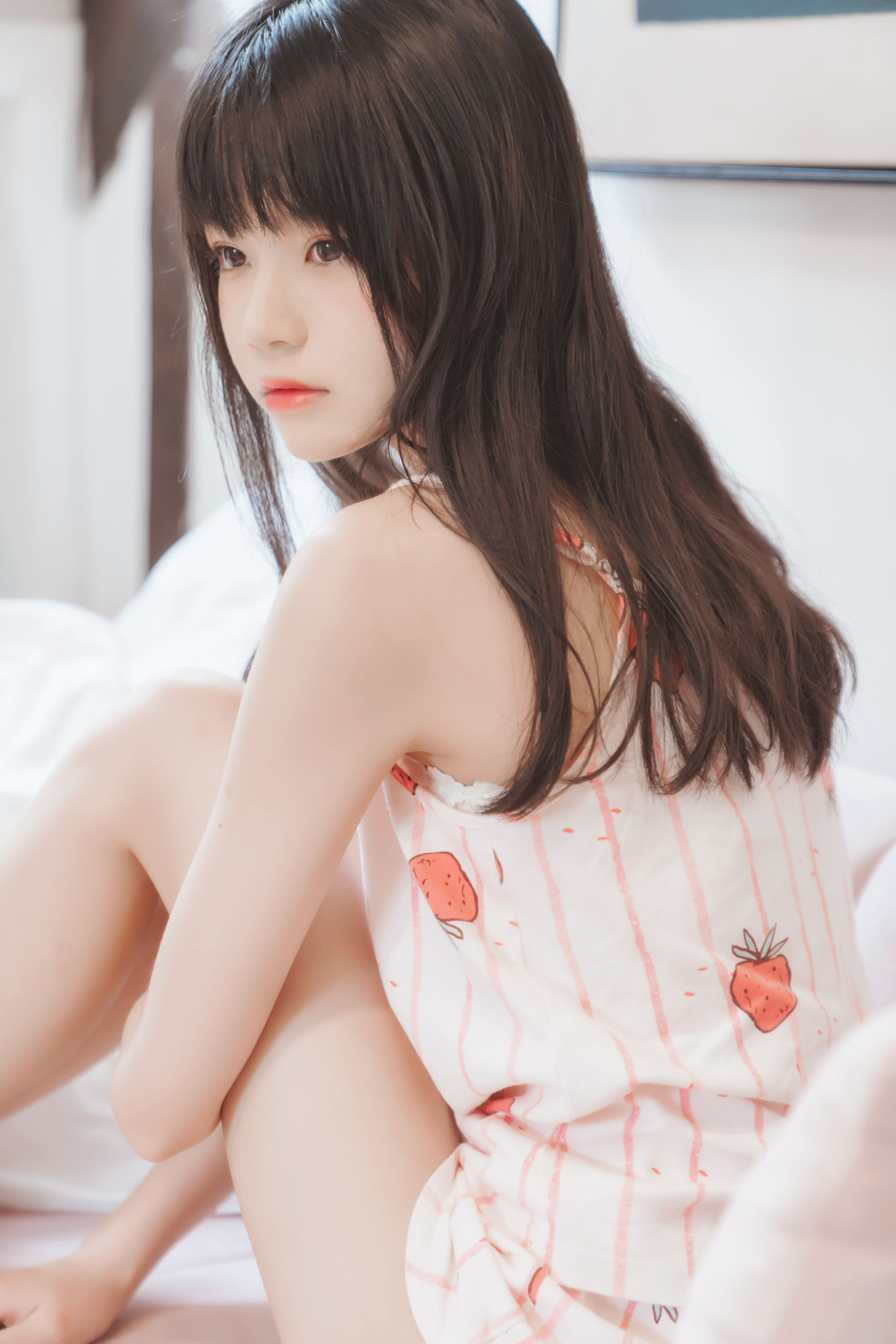 [COS福利] 桜桃喵 - 甜甜之唇边小草莓第4张