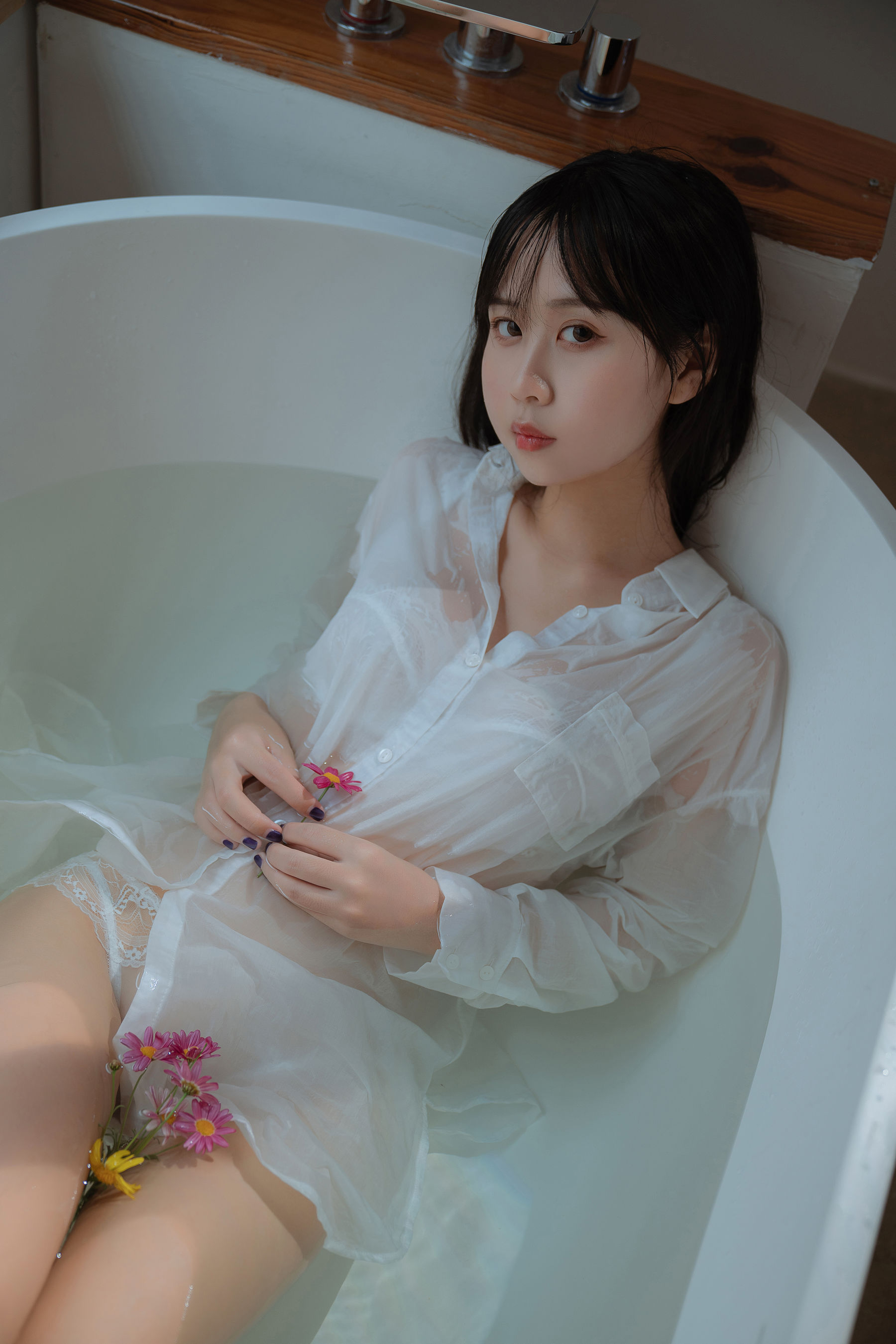 [COS福利] 阳光美少女萌芽儿o0 - 浴缸第14张