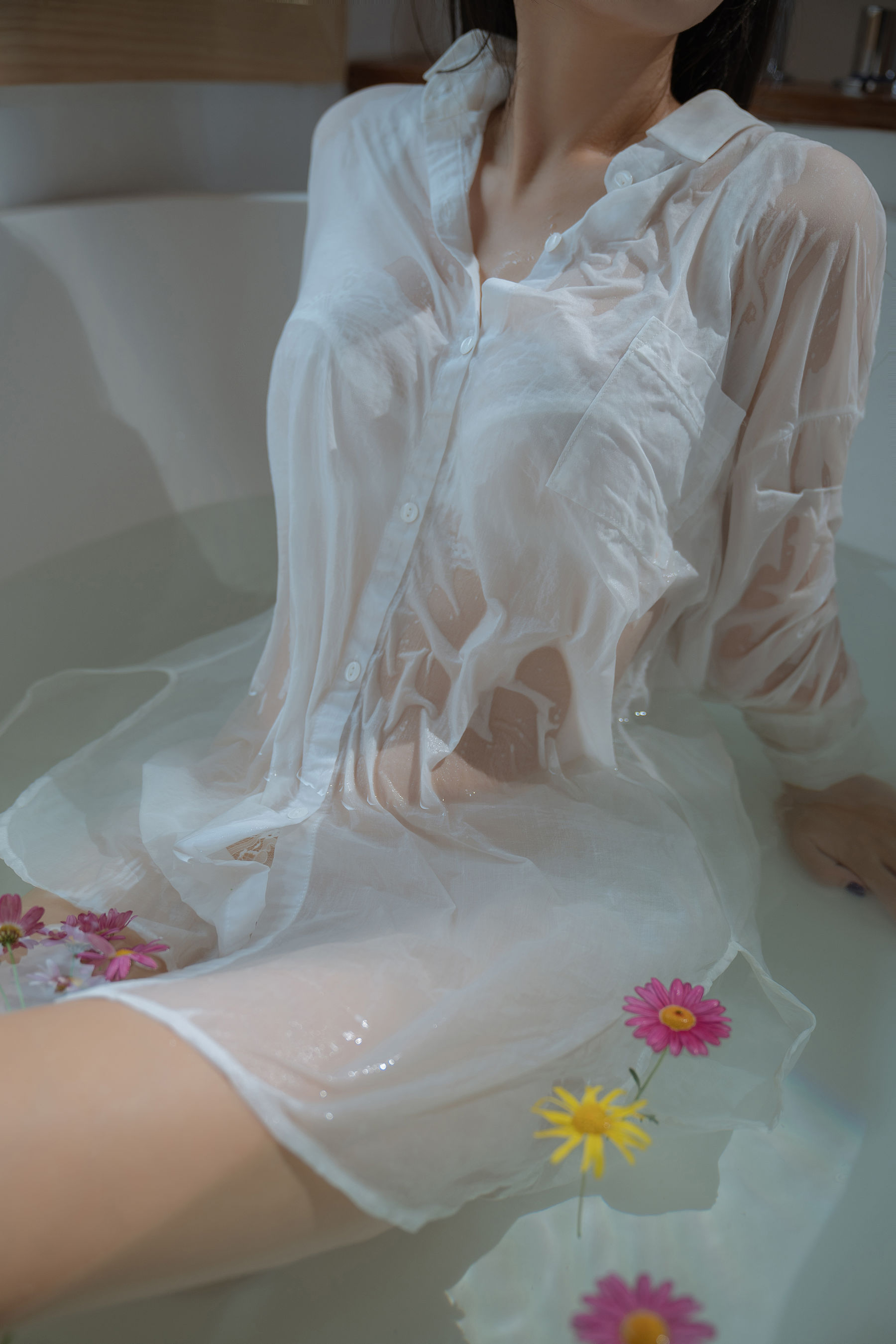 [COS福利] 阳光美少女萌芽儿o0 - 浴缸第6张