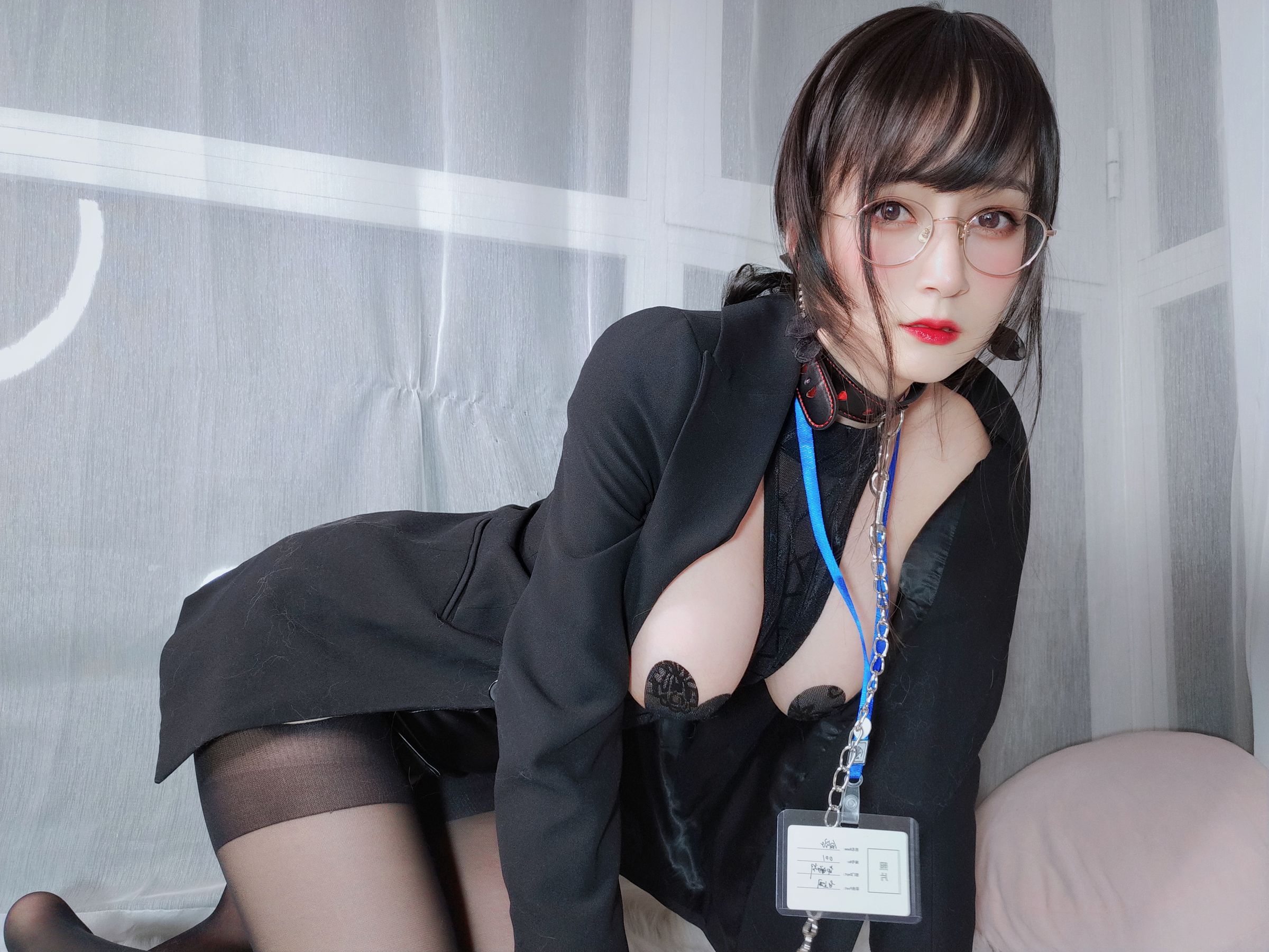 [网红COSER写真] Coser小姐姐白银 - 黑丝情趣第20张