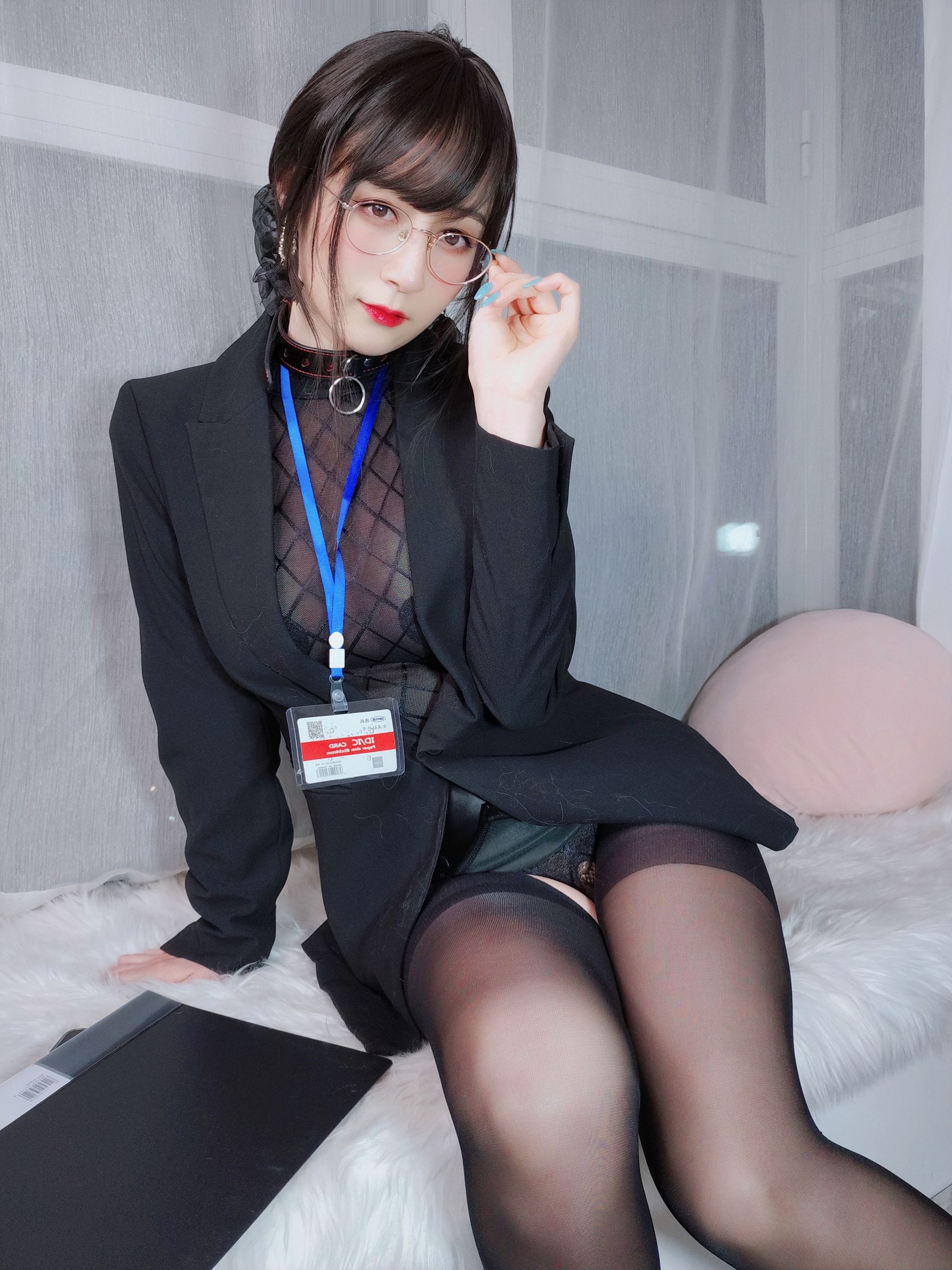 [网红COSER写真] Coser小姐姐白银 - 黑丝情趣第7张