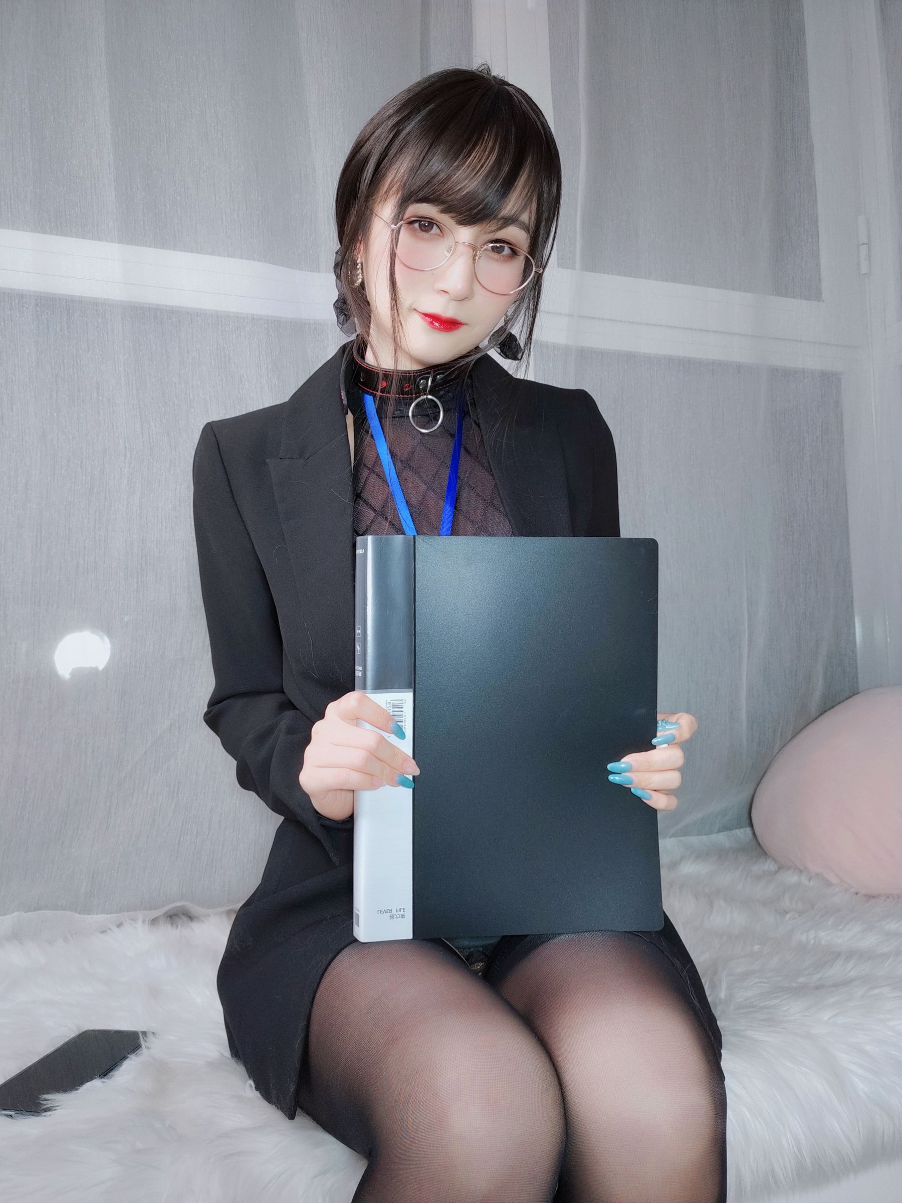 [网红COSER写真] Coser小姐姐白银 - 黑丝情趣第4张