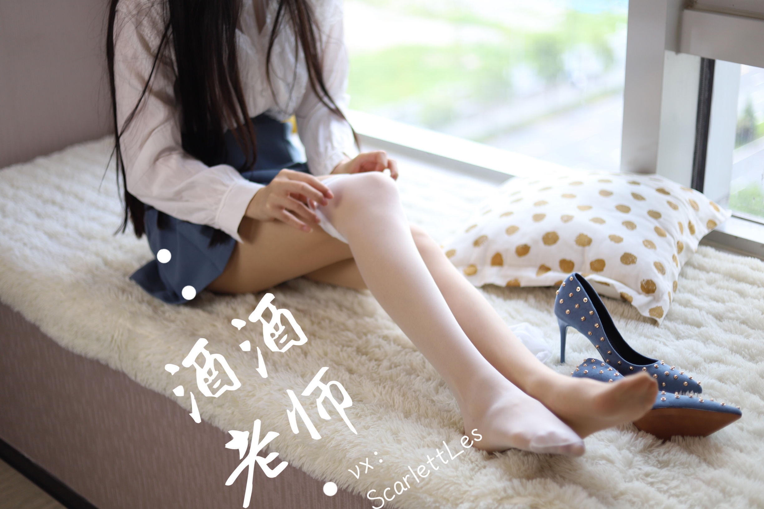 [网红COS] 酒酒老师 - 蓝色短裙白丝少女风第12张