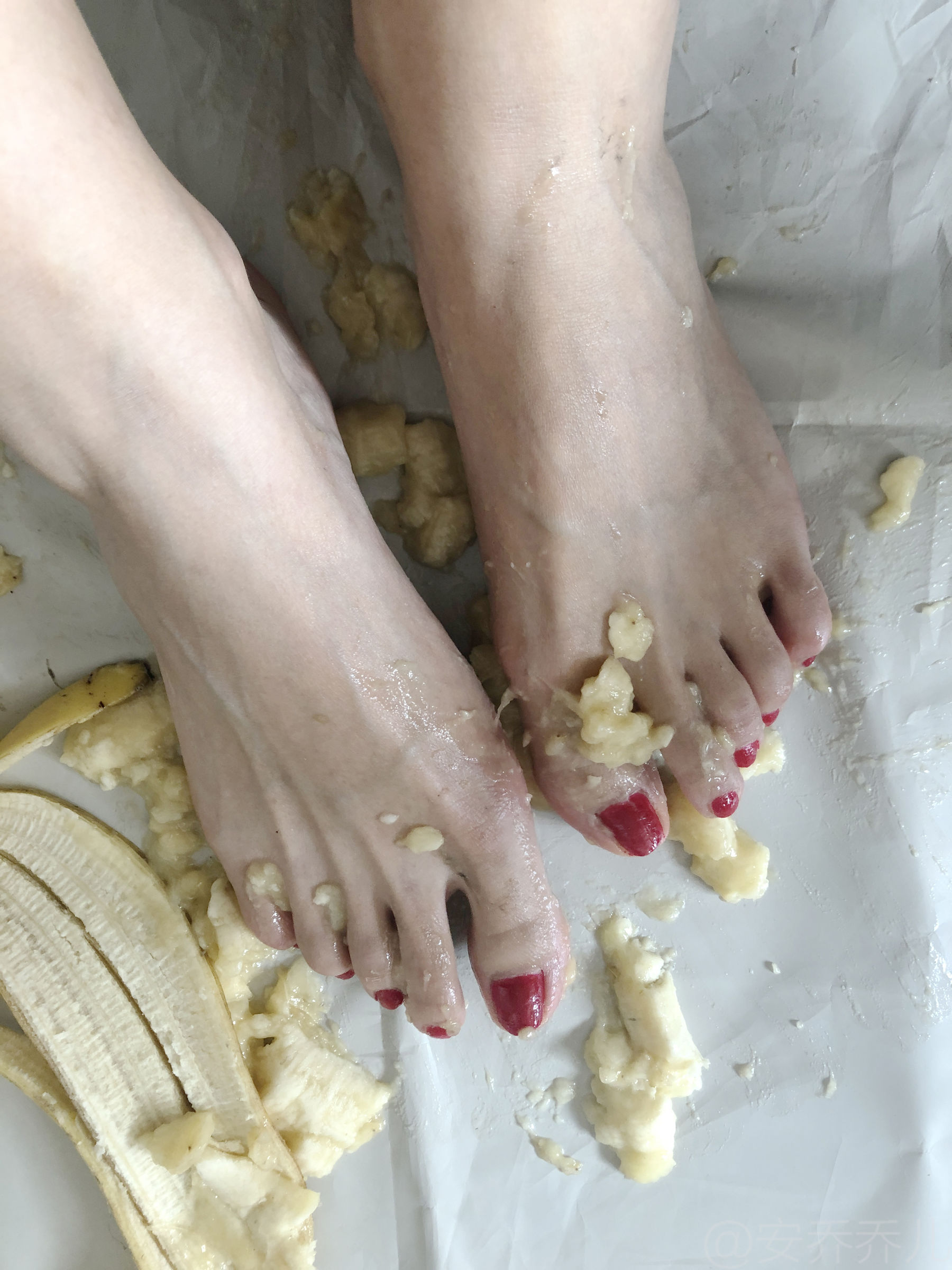 [福利COS] 安乔乔儿(Nia乔乔) No.009 踩香蕉第45张