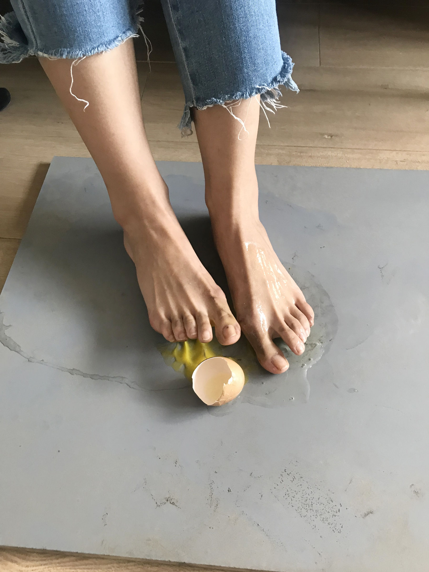 [福利COS] 安乔乔儿(Nia乔乔) No.015 脏脚踩鸡蛋第31张