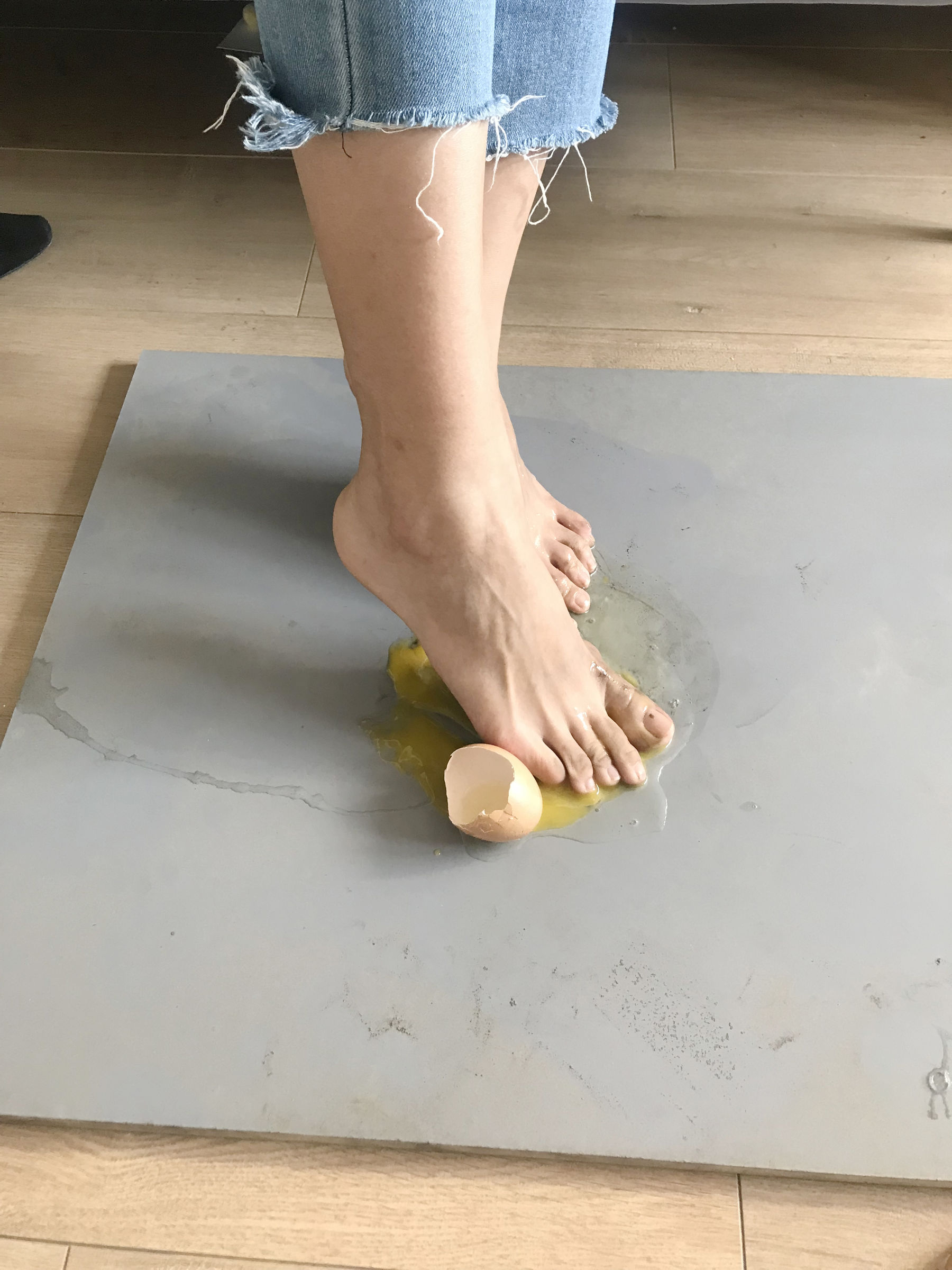 [福利COS] 安乔乔儿(Nia乔乔) No.015 脏脚踩鸡蛋第32张