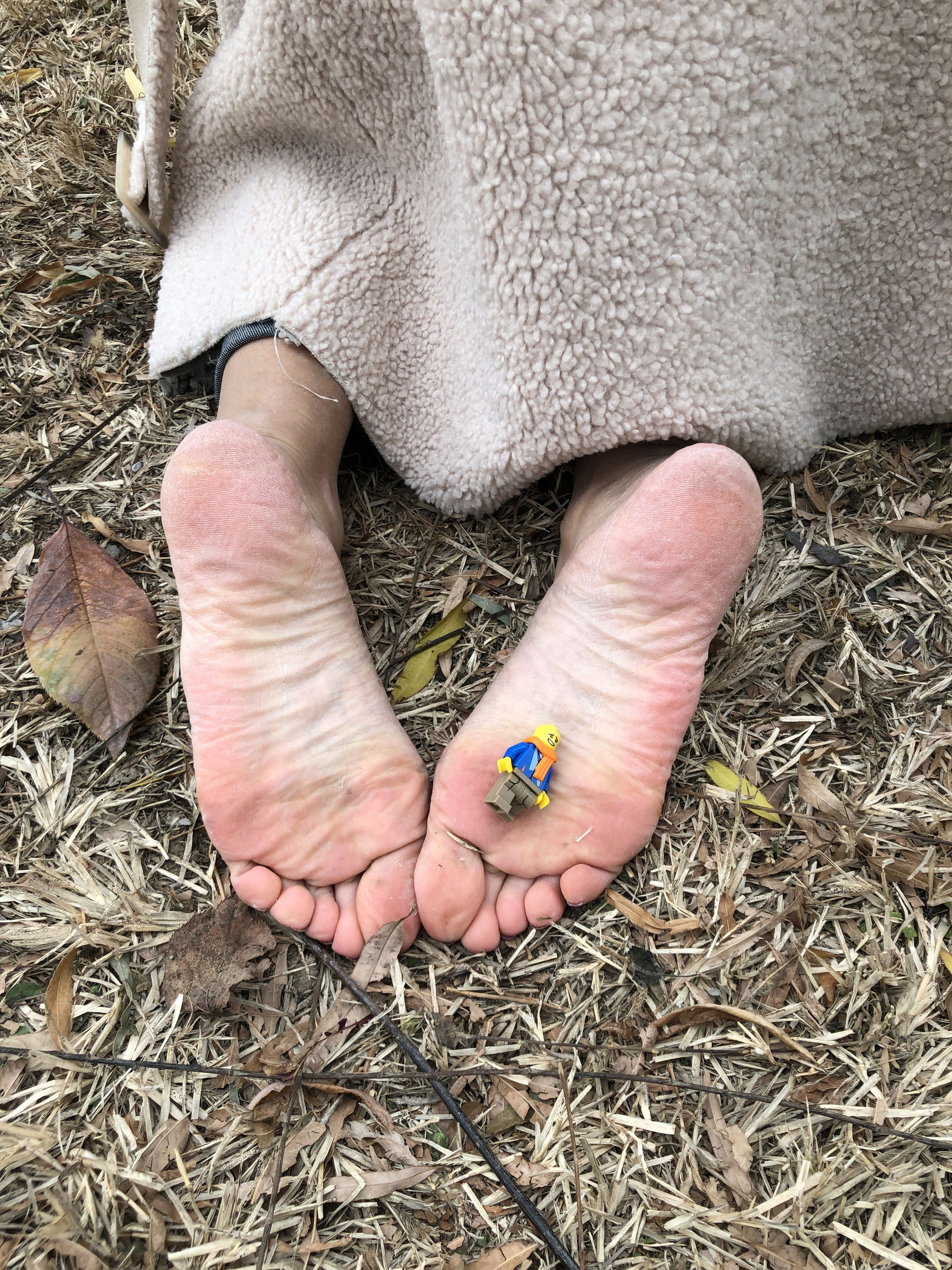 [福利COS] 安乔乔儿(Nia乔乔) No.010 红甲裸足第30张