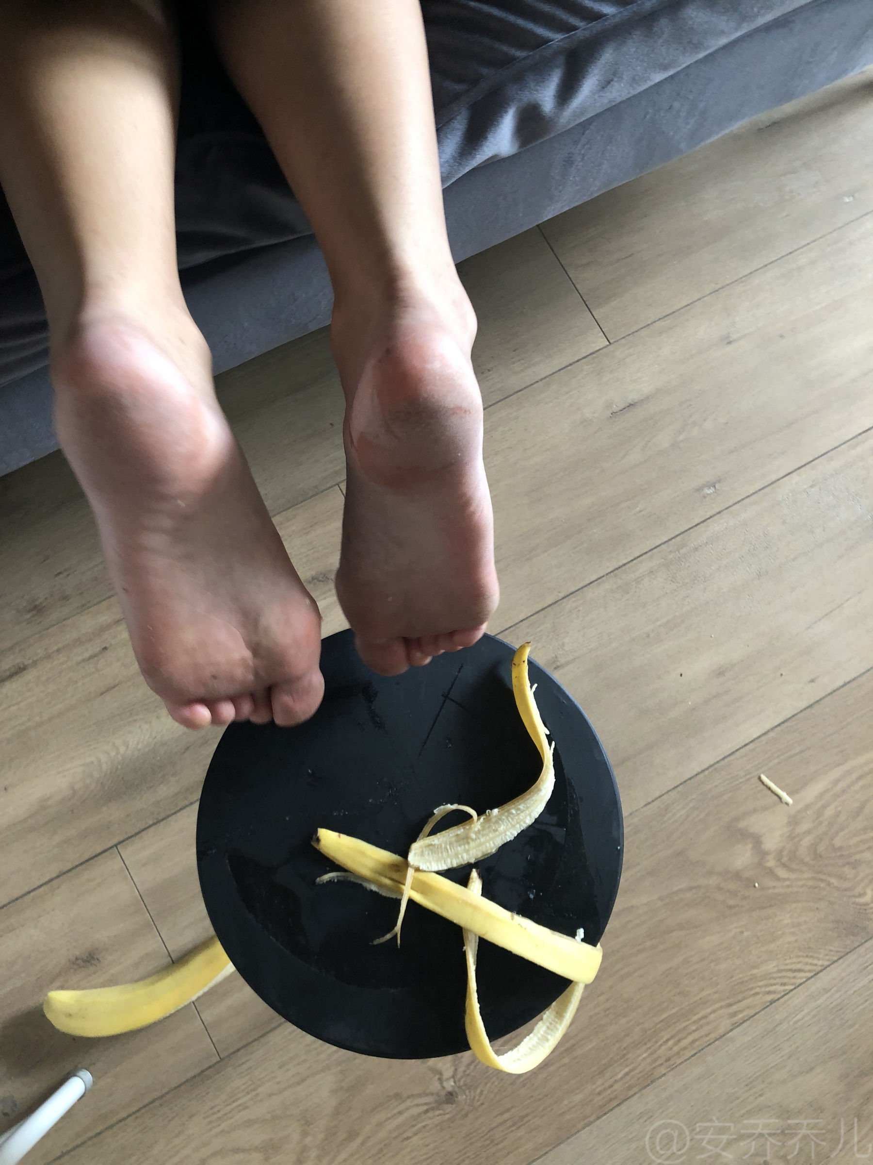 [福利COS] 安乔乔儿(Nia乔乔) No.009 踩香蕉第27张