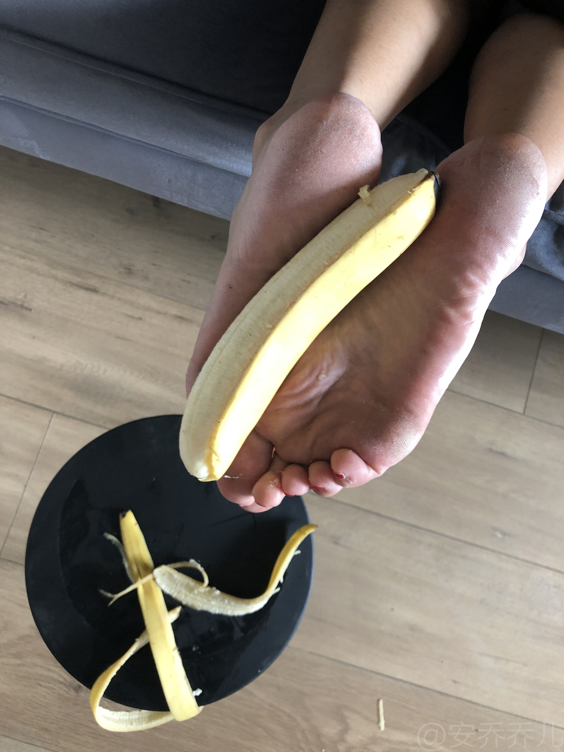 [福利COS] 安乔乔儿(Nia乔乔) No.009 踩香蕉第27张