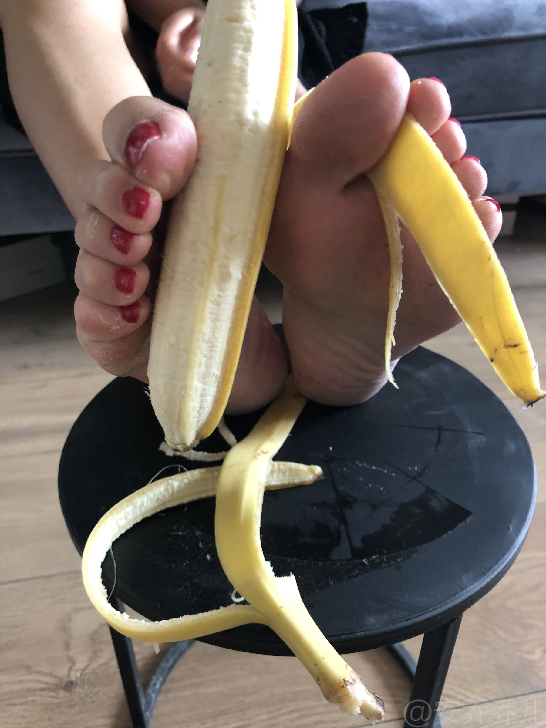 [福利COS] 安乔乔儿(Nia乔乔) No.009 踩香蕉第16张