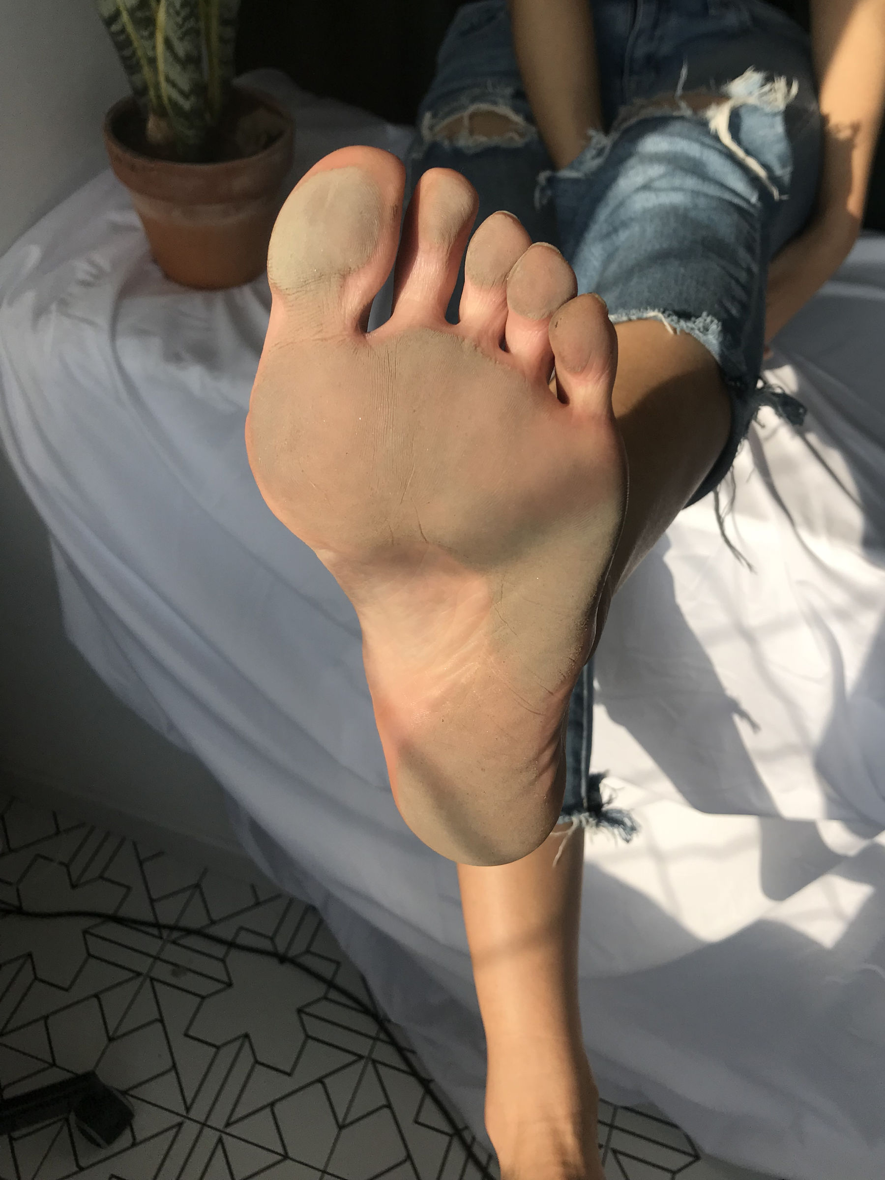 [福利COS] 安乔乔儿(Nia乔乔) No.015 脏脚踩鸡蛋第12张