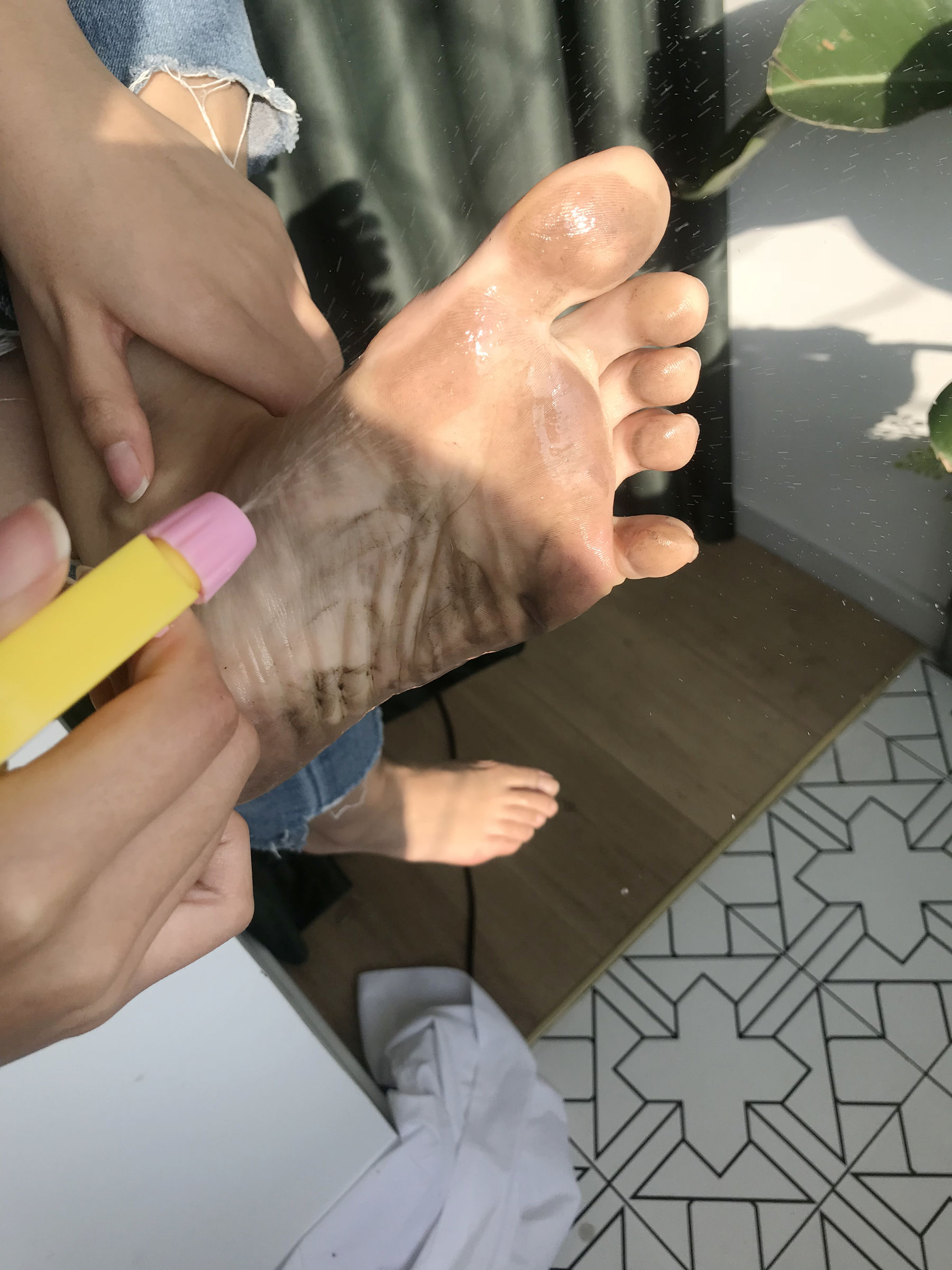 [福利COS] 安乔乔儿(Nia乔乔) No.015 脏脚踩鸡蛋第30张