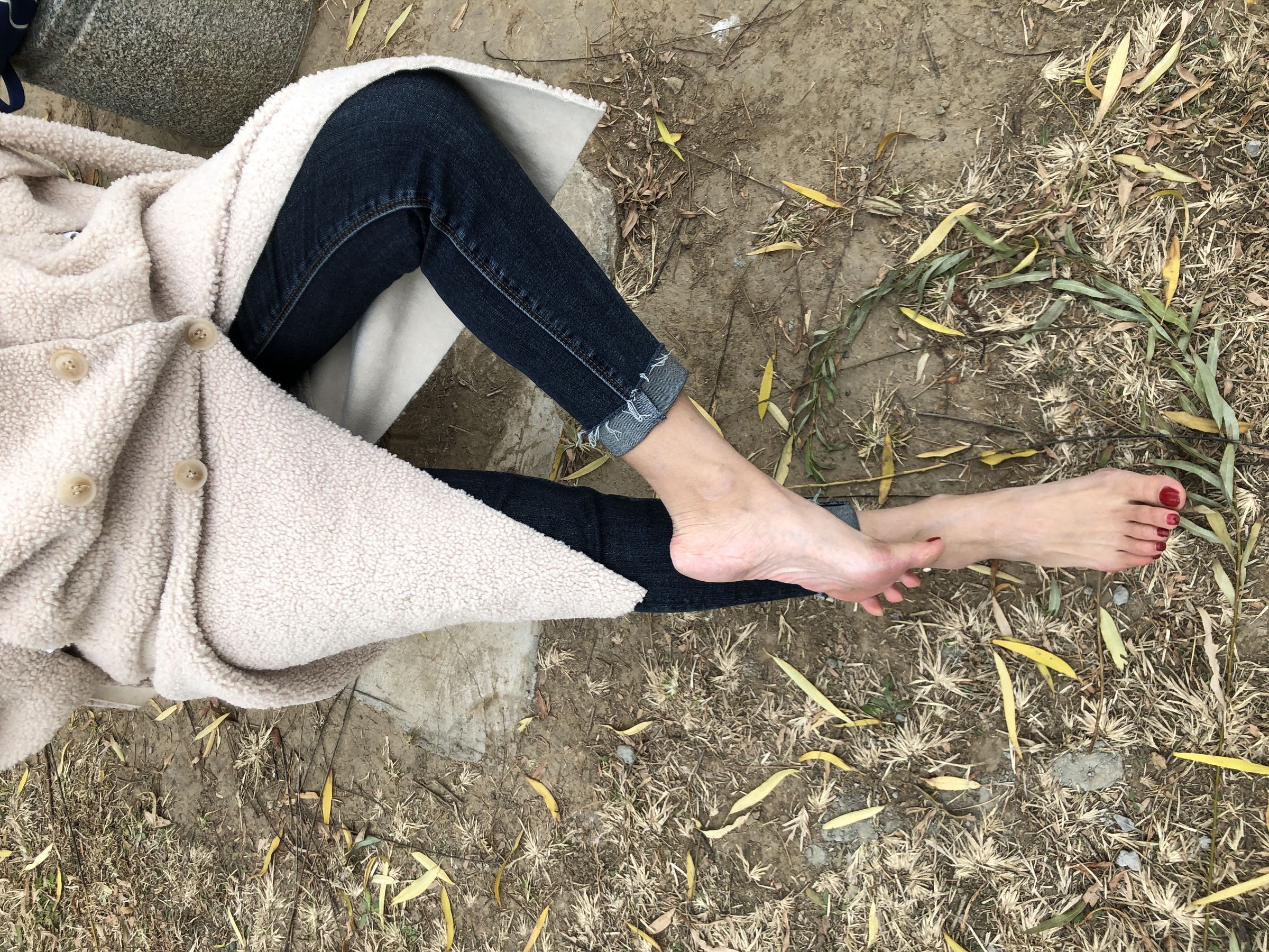 [福利COS] 安乔乔儿(Nia乔乔) No.010 红甲裸足第40张