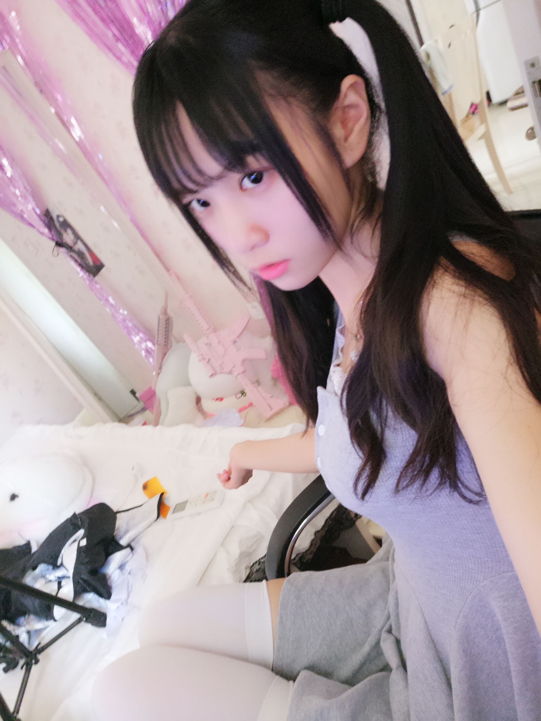 [福利COS] 双马尾少女赛高酱作品 - 露脸灰色裙子第8张