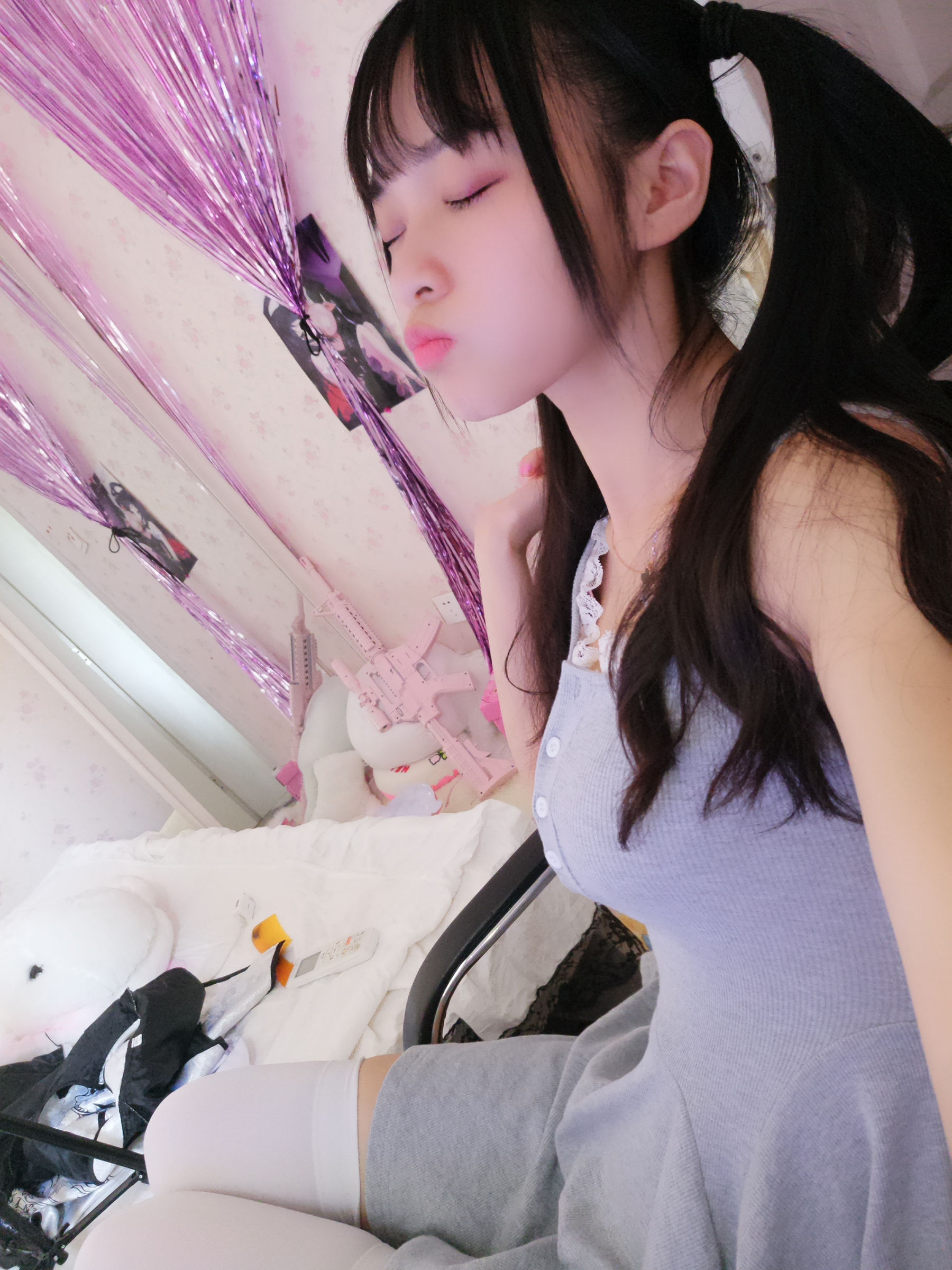 [福利COS] 双马尾少女赛高酱作品 - 露脸灰色裙子第9张