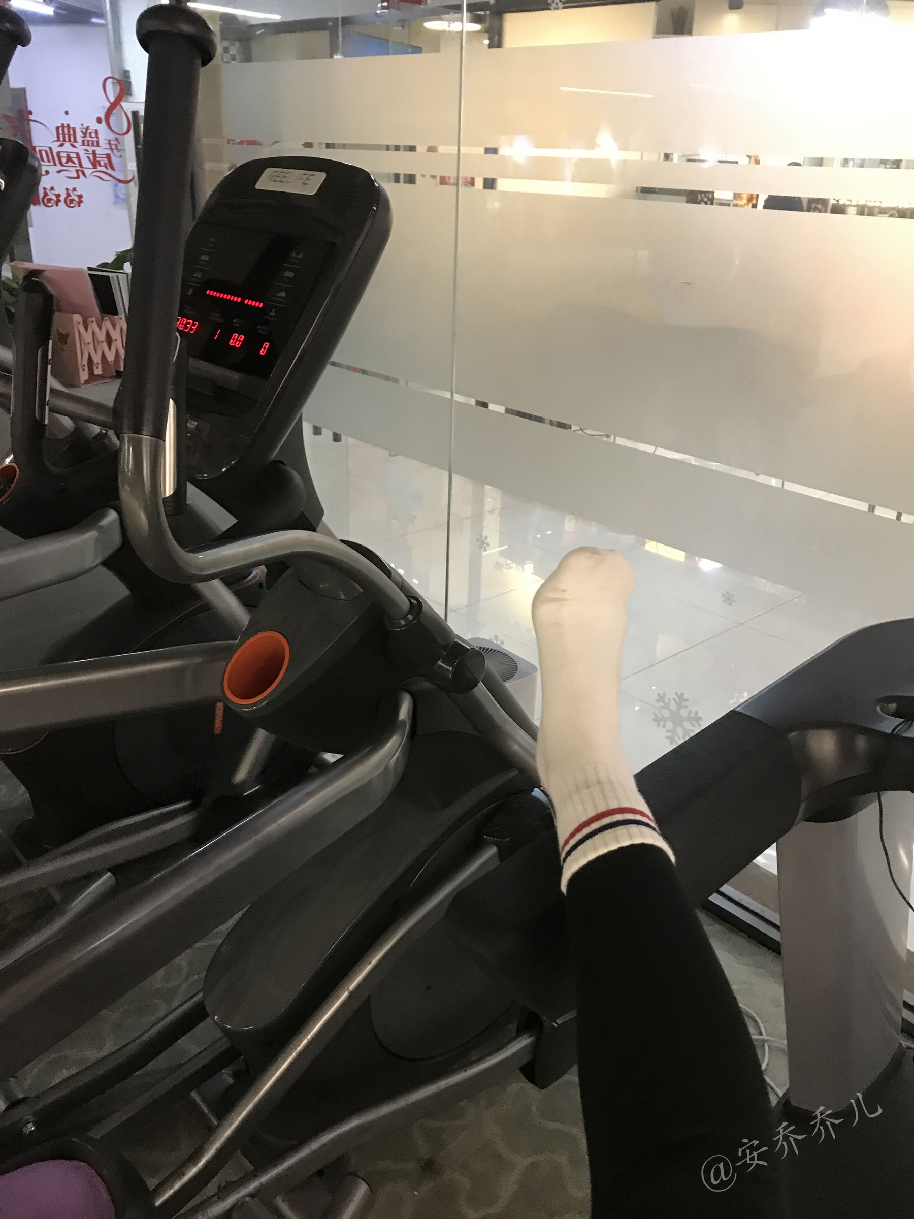 [福利COS] 安乔乔儿(Nia乔乔) No.019 健身房白袜第19张