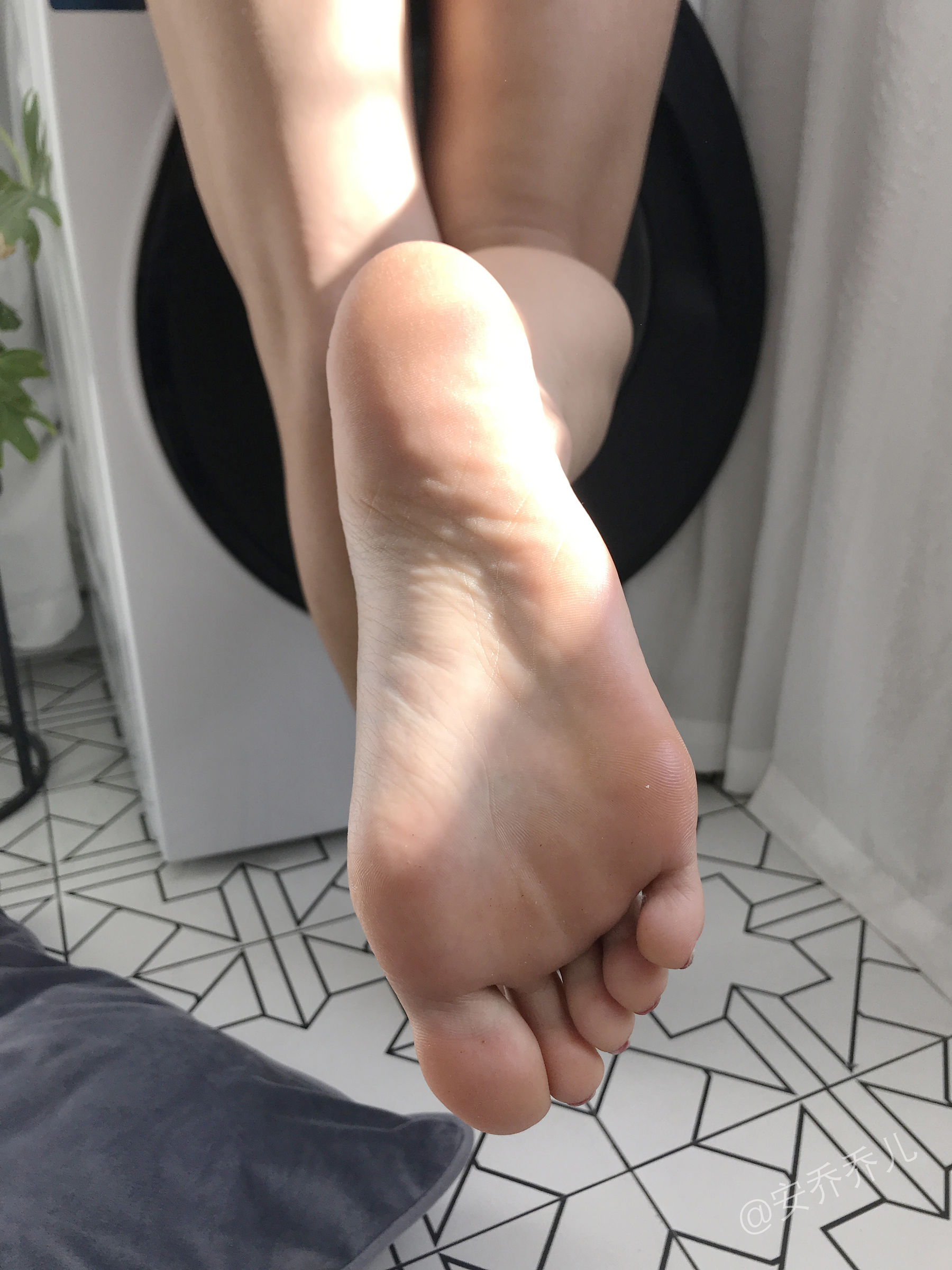 [福利COS] 安乔乔儿(Nia乔乔) No.016 阳台洗衣房第23张