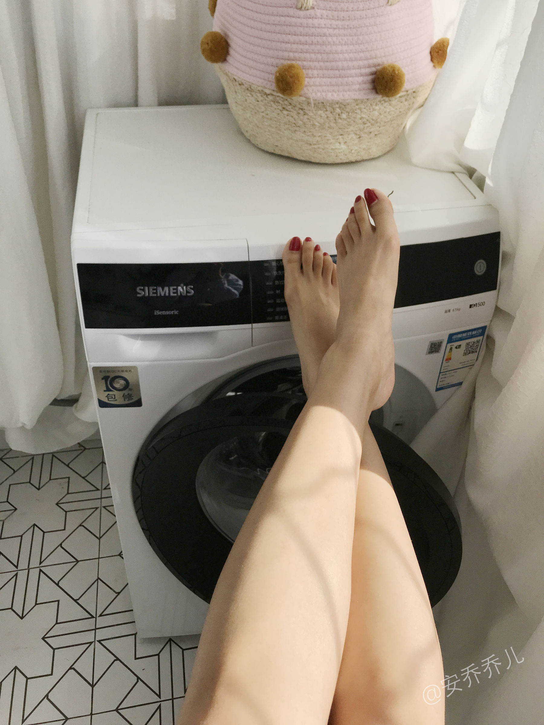 [福利COS] 安乔乔儿(Nia乔乔) No.016 阳台洗衣房第2张