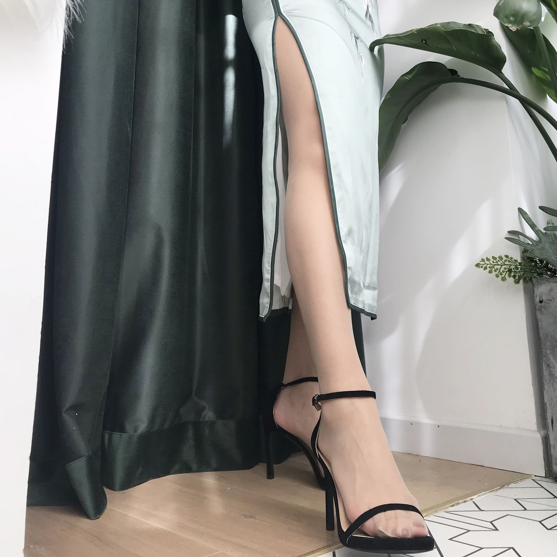 [福利COS] 安乔乔儿(Nia乔乔) No.017 安乔乔儿 黑丝旗袍第4张