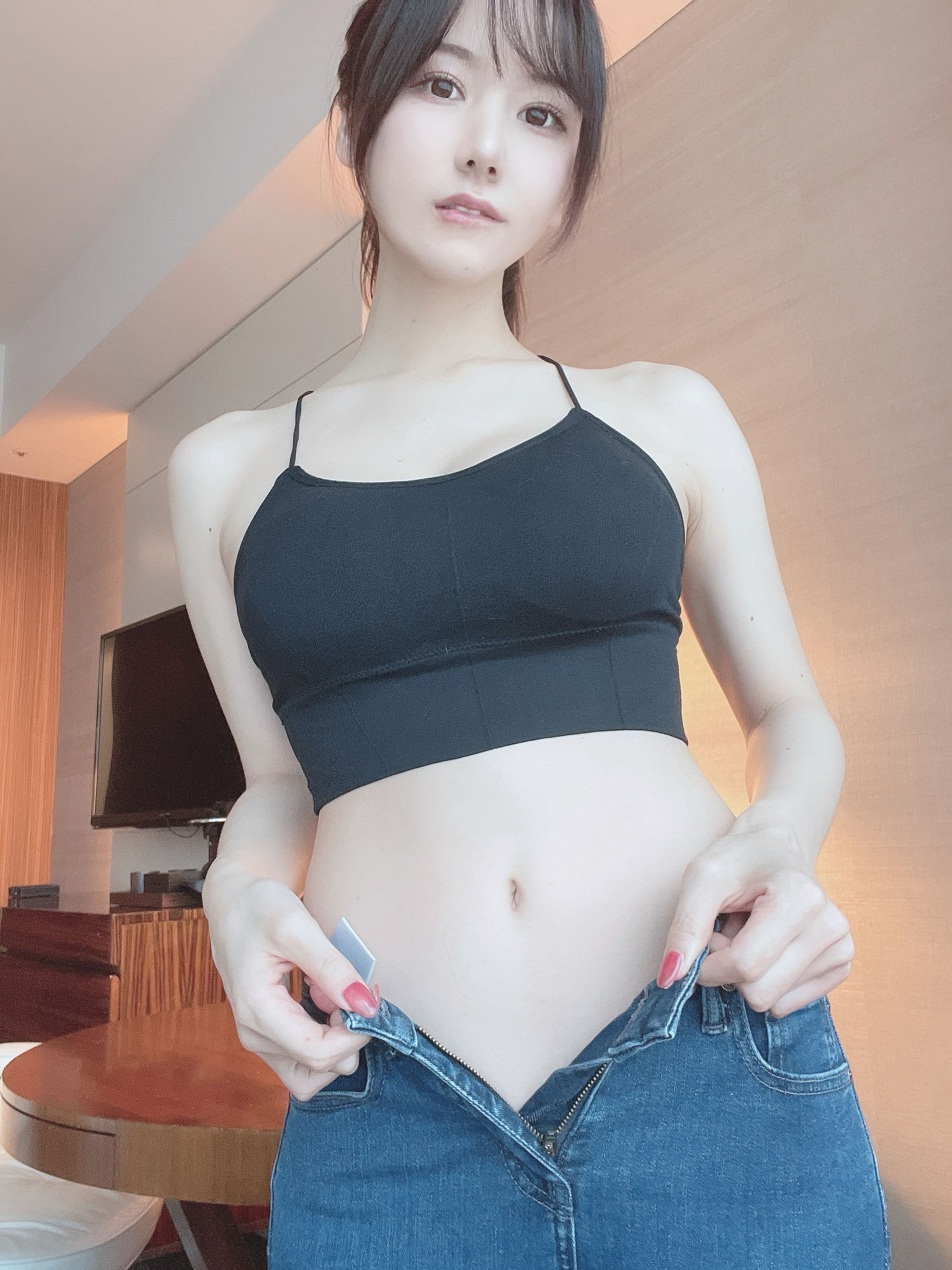 [福利COS] 日本甜美COSERけんけん[fantia] 20211105-デニムに乗るお尻第6张