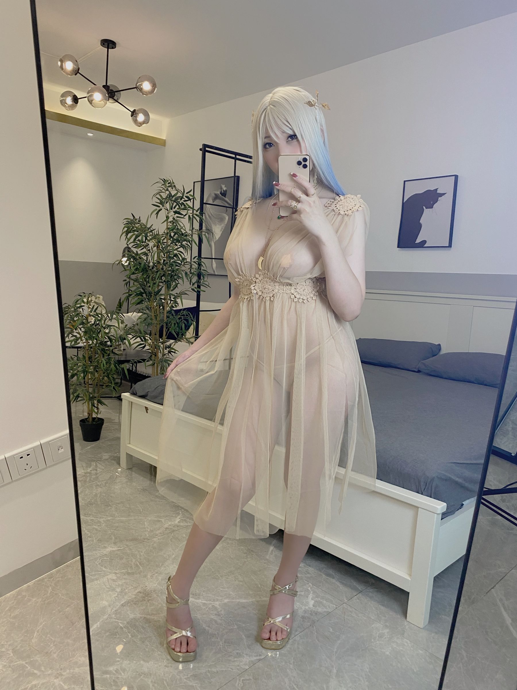 [福利COS] 二次元巨乳美女鹿野希 [Fantia] 【2021年09月】金の紗衣物語~見え隠れするお尻第5张