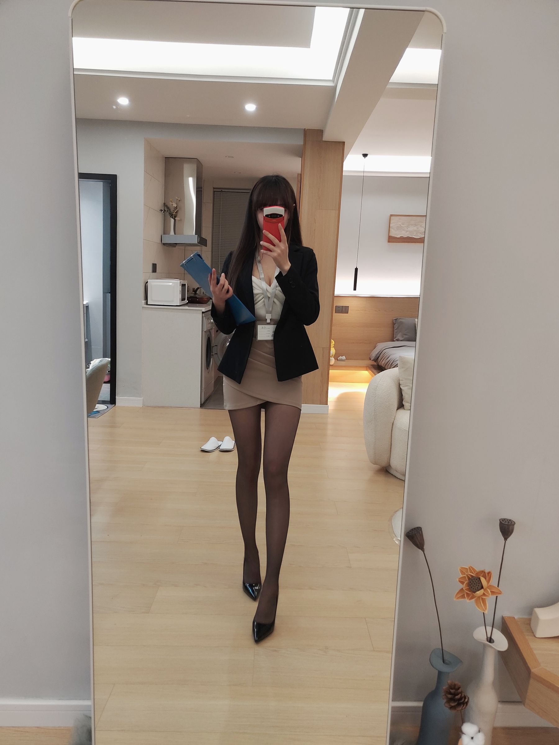 [福利COS] Cos小姐姐雪琪 - OL后辈出差第一天第11张