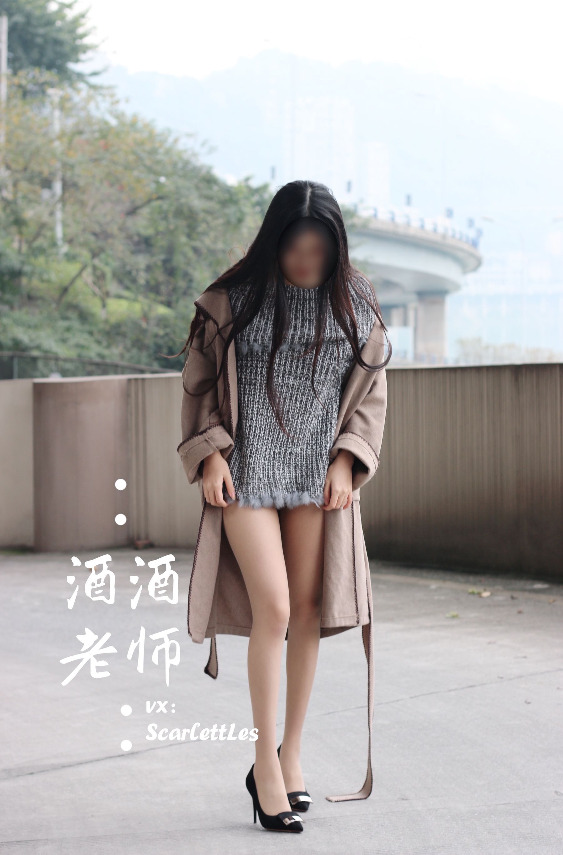 [福利COS] 酒酒老师 - 停车场里的超短裙第19张