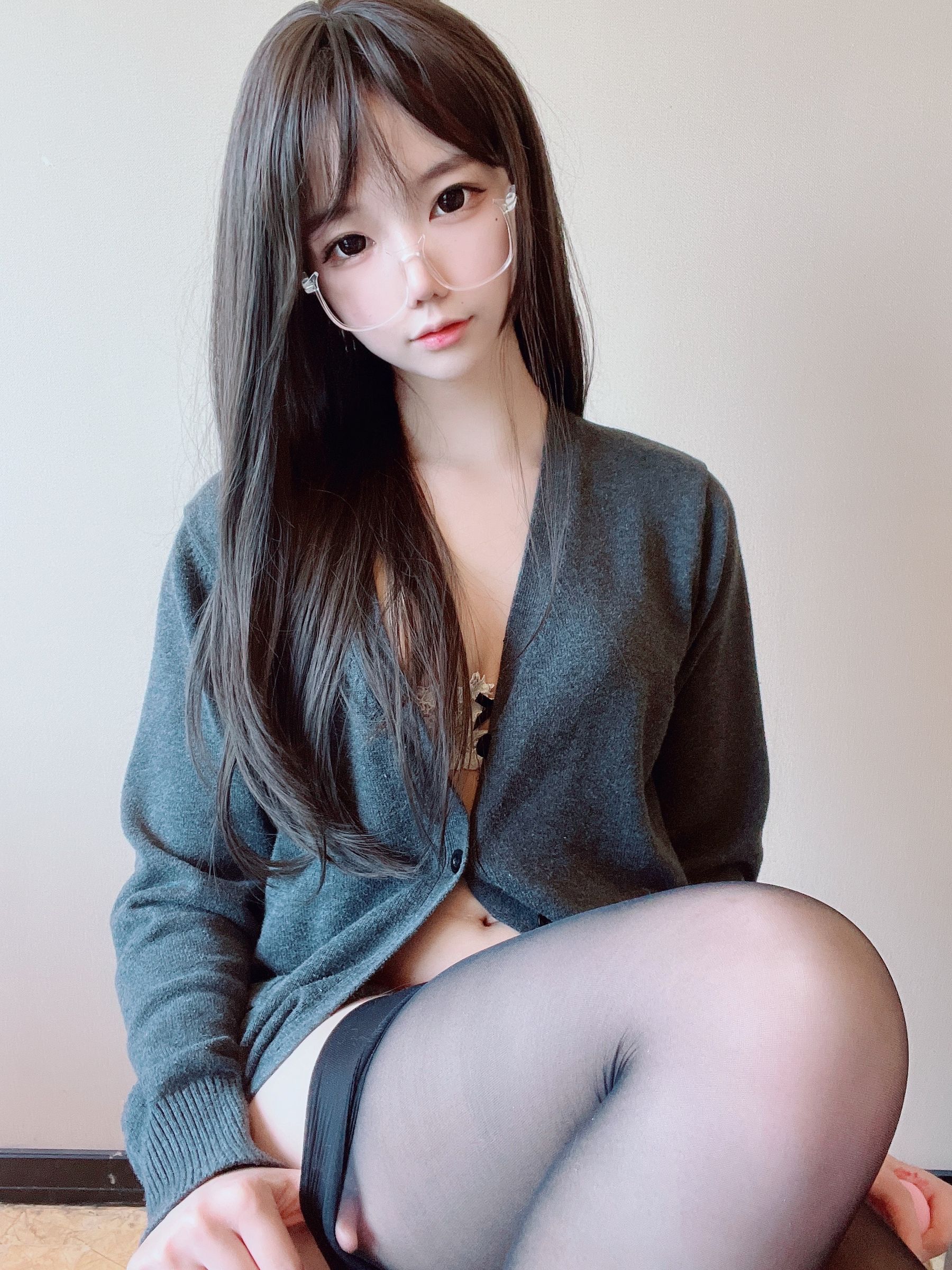 [福利COS] 莉犬酱 - 黑丝白蕾丝第12张