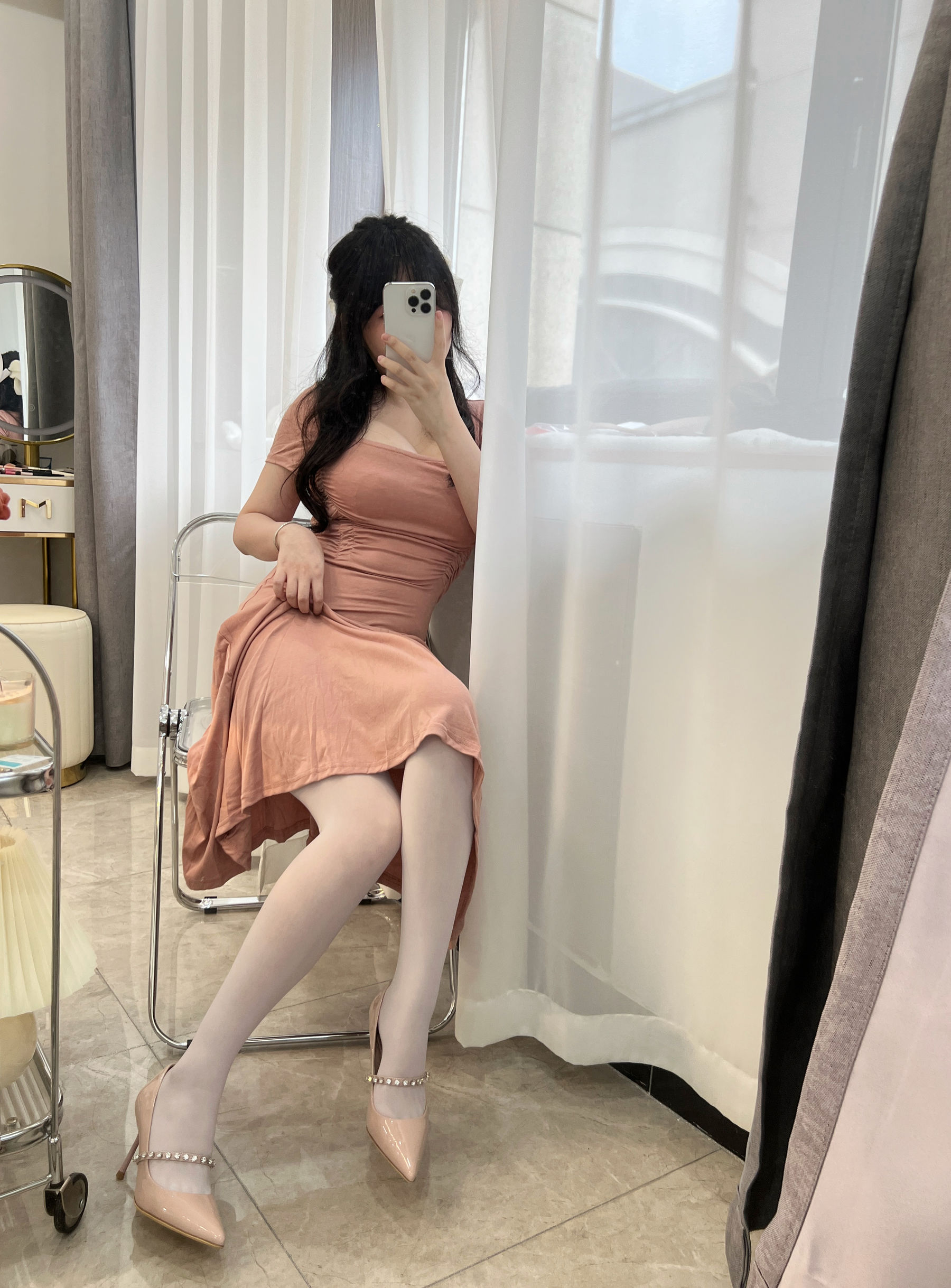 [福利COS] 蜜桃少女是依酱呀 - 人妻第2张