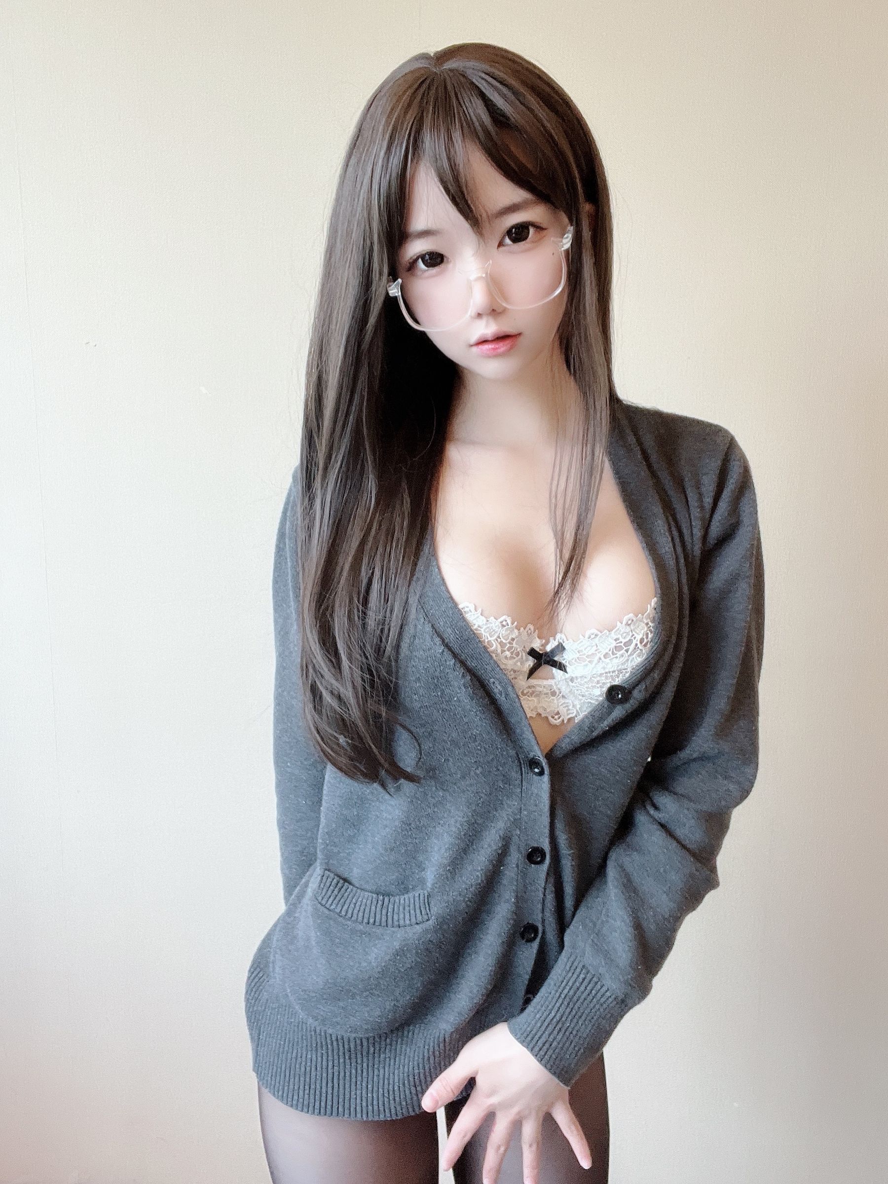 [福利COS] 莉犬酱 - 黑丝白蕾丝第4张