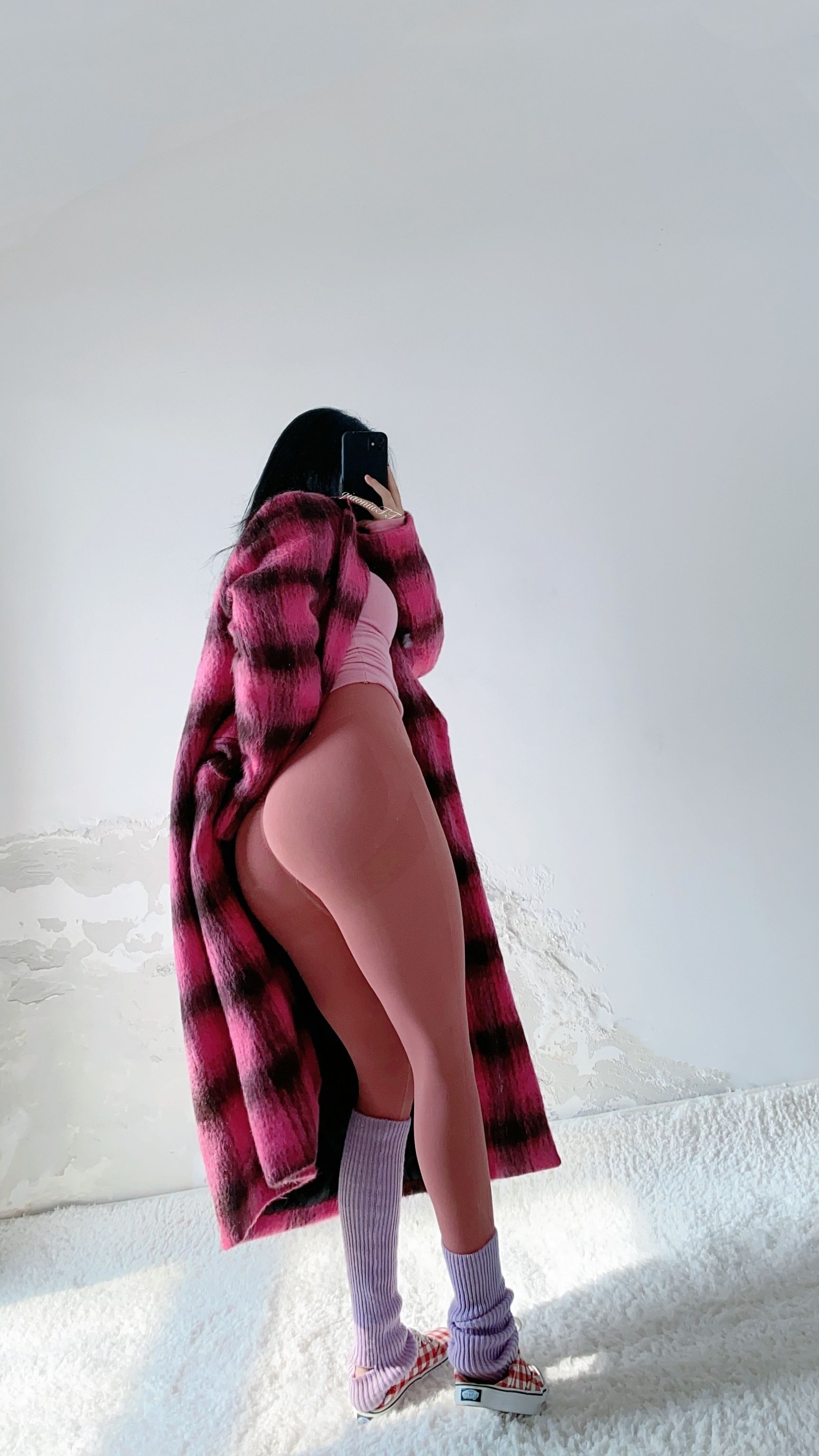 [福利COS] 俏妞qiaoniuTT - 丝袜长腿翘臀 视图合集第45张