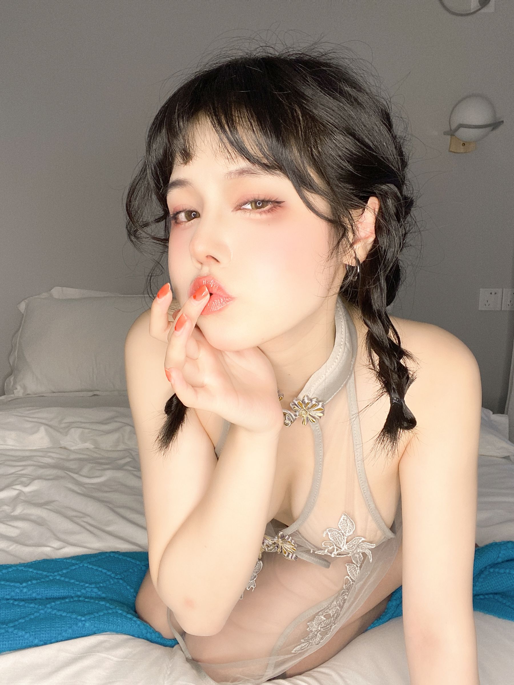 [福利COS] 七月喵子 - 透明灰撕袜第9张