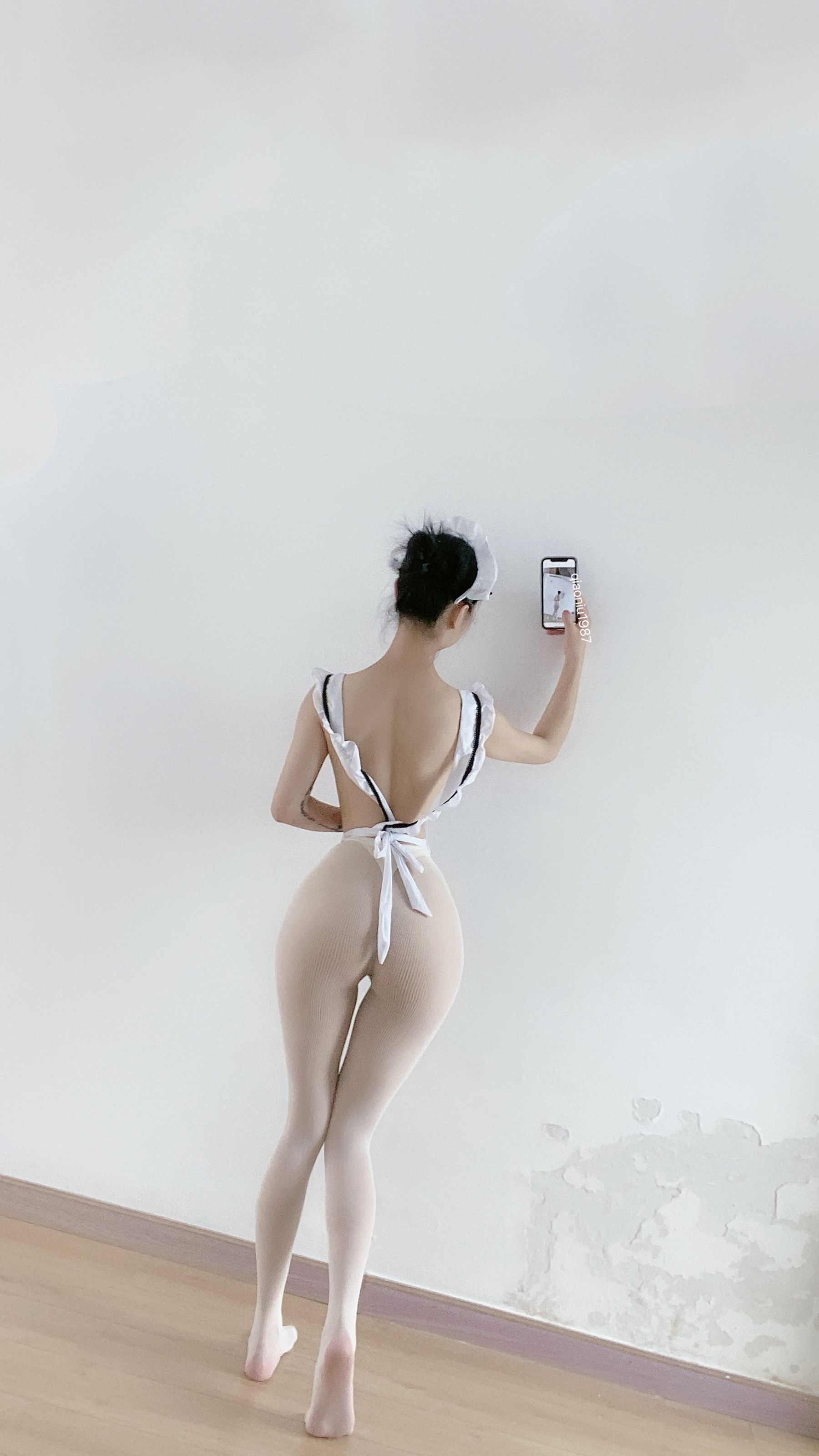 [福利COS] 俏妞qiaoniuTT - 丝袜长腿翘臀 视图合集第60张