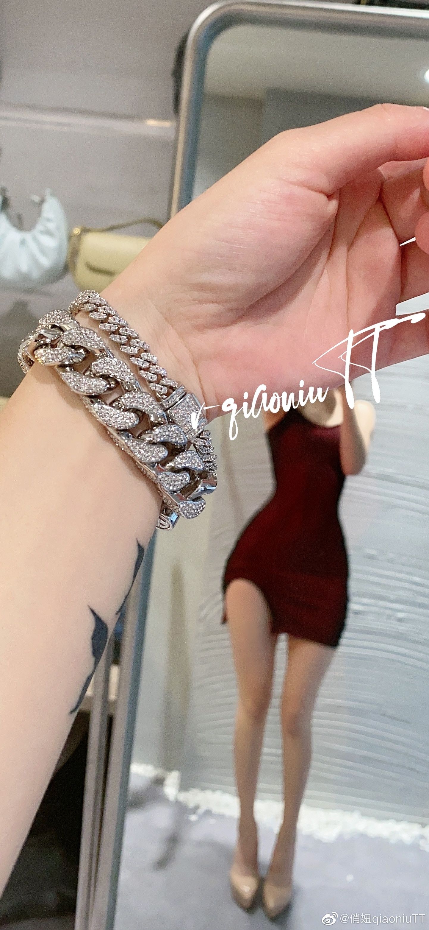 [福利COS] 俏妞qiaoniuTT - 丝袜长腿翘臀 视图合集第25张