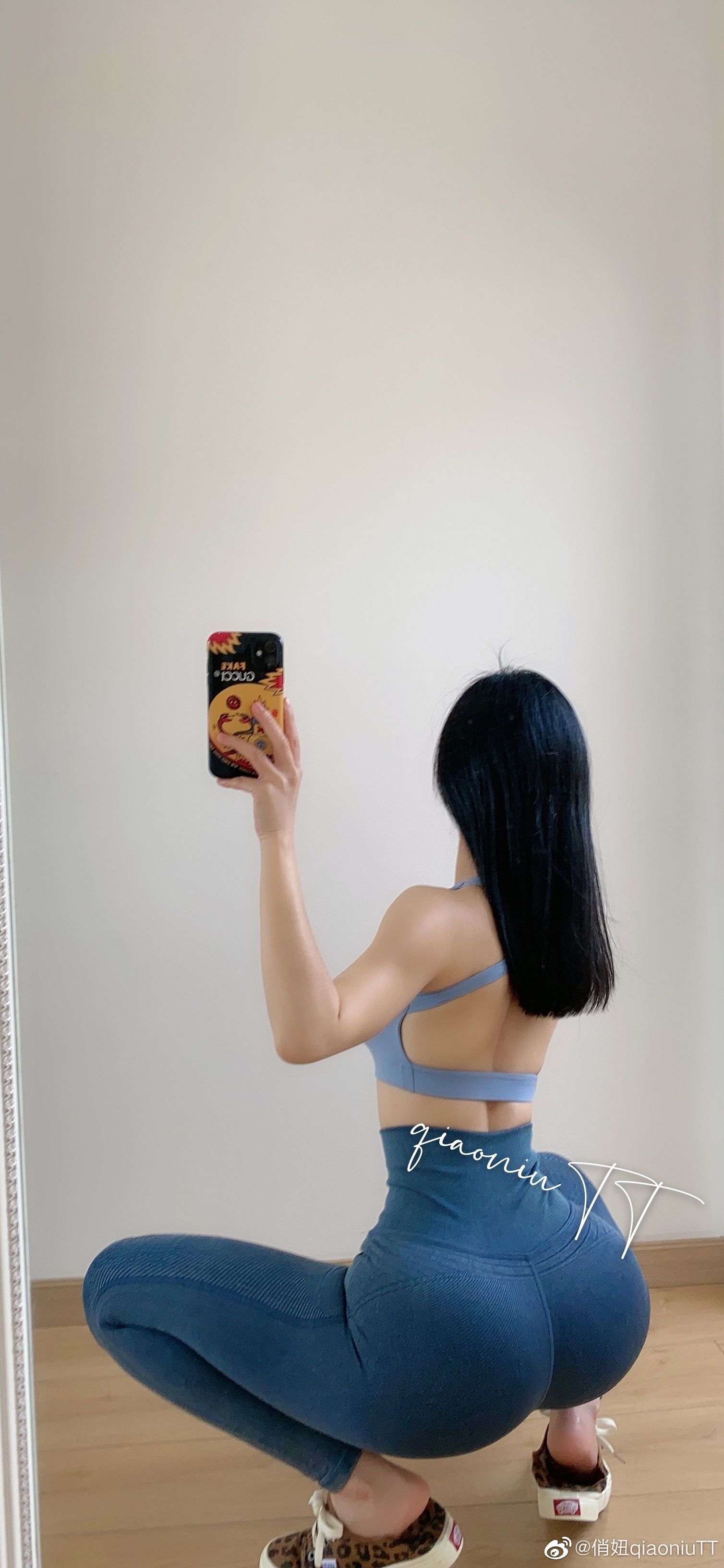 [福利COS] 俏妞qiaoniuTT - 丝袜长腿翘臀 视图合集第11张