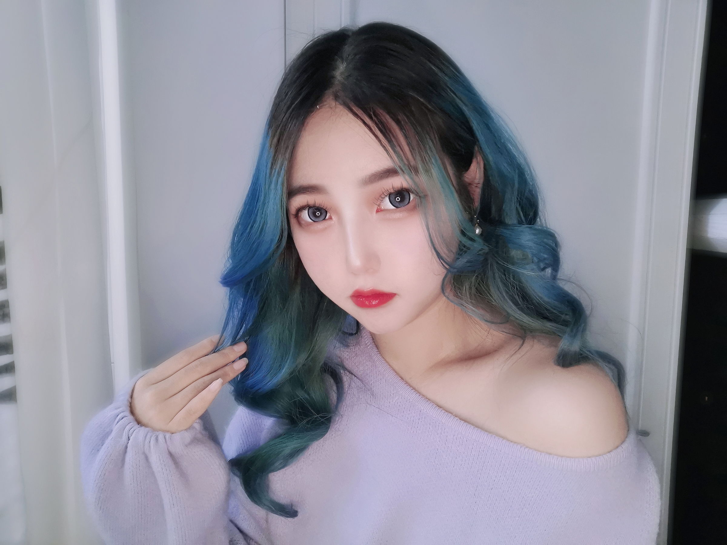 [福利COS] eloise软软 - 双拼丝袜第3张