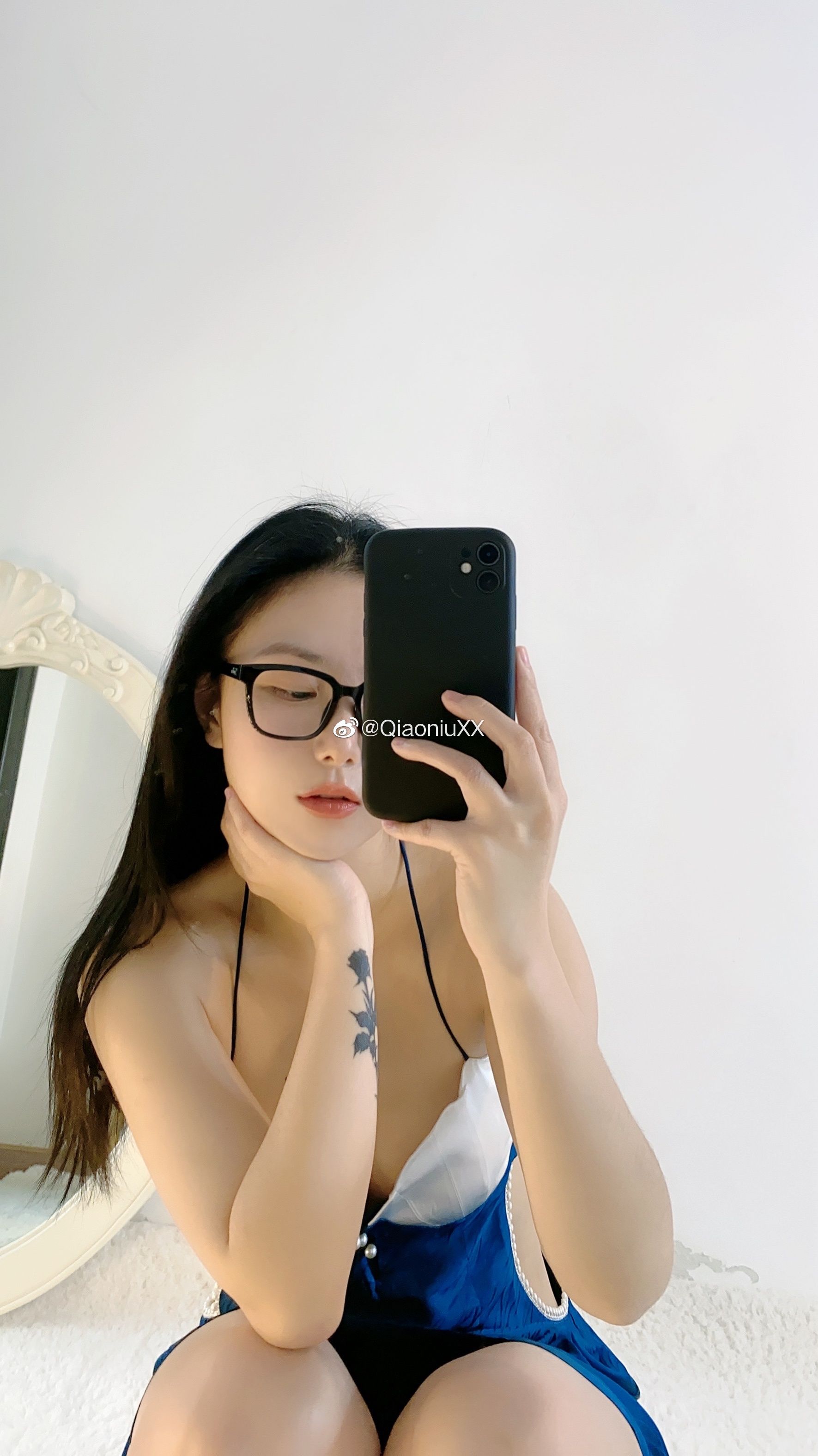 [福利COS] 俏妞qiaoniuTT - 丝袜长腿翘臀 视图合集第41张