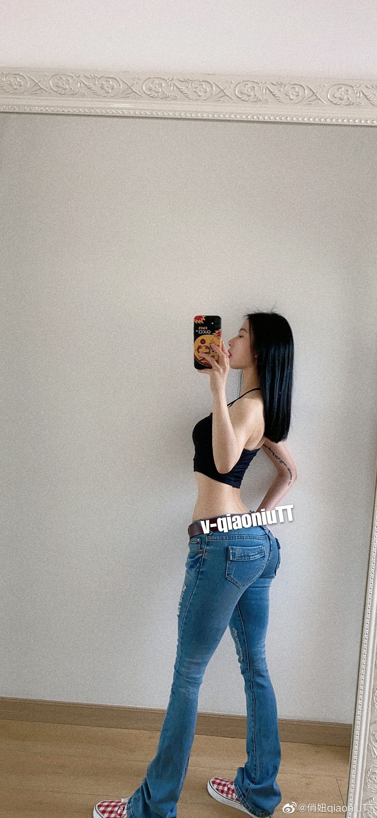 [福利COS] 俏妞qiaoniuTT - 丝袜长腿翘臀 视图合集第14张