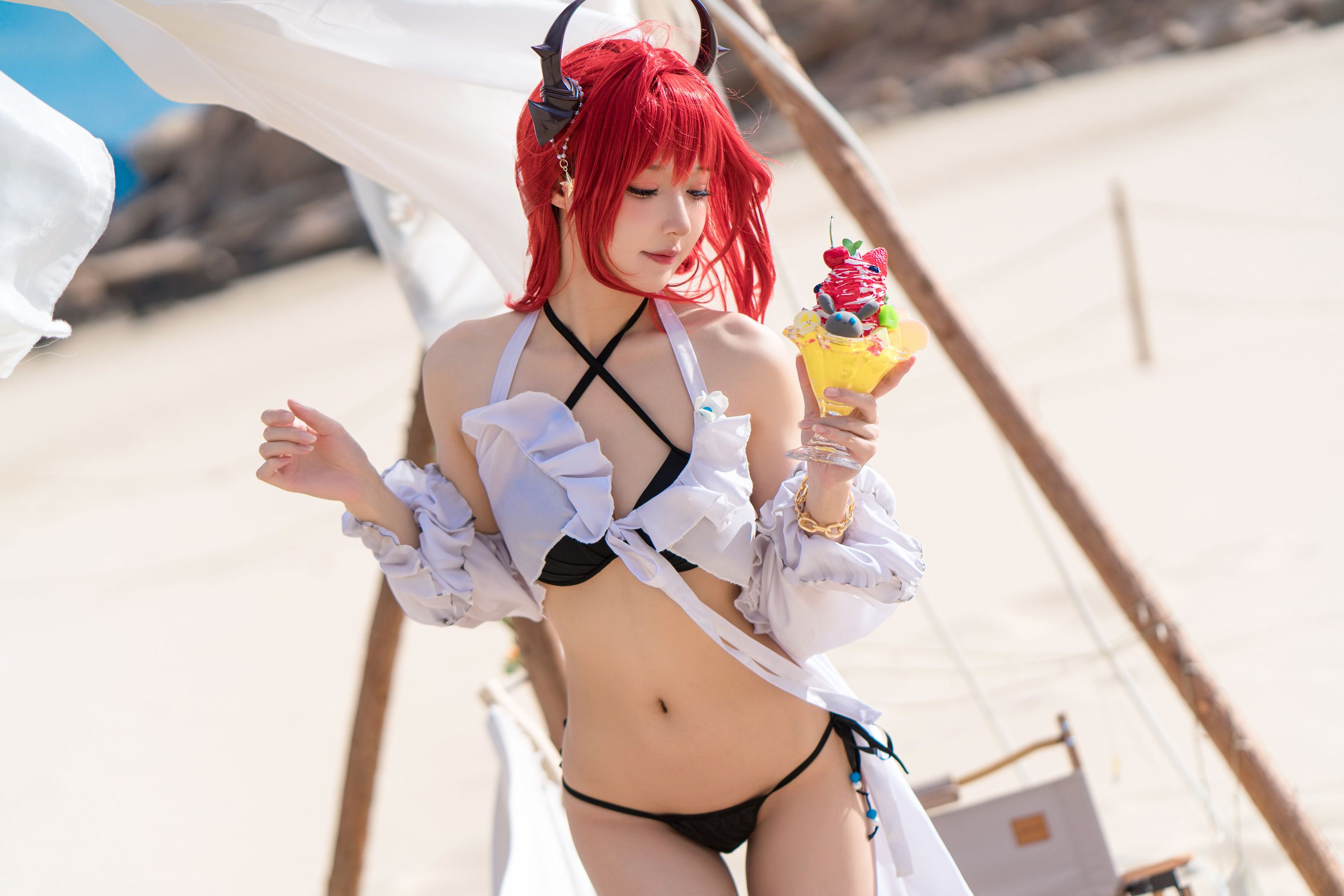 [福利COS] 动漫博主阿包也是兔娘 - 明日方舟 史尔特尔泳装第5张