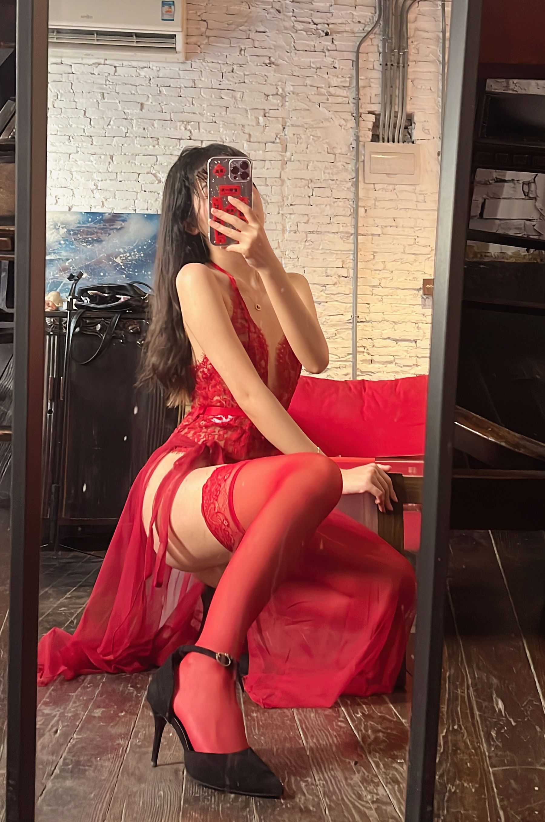 [福利COS] 微博人气Coser不呆猫 - 霸气红色人妻第2张