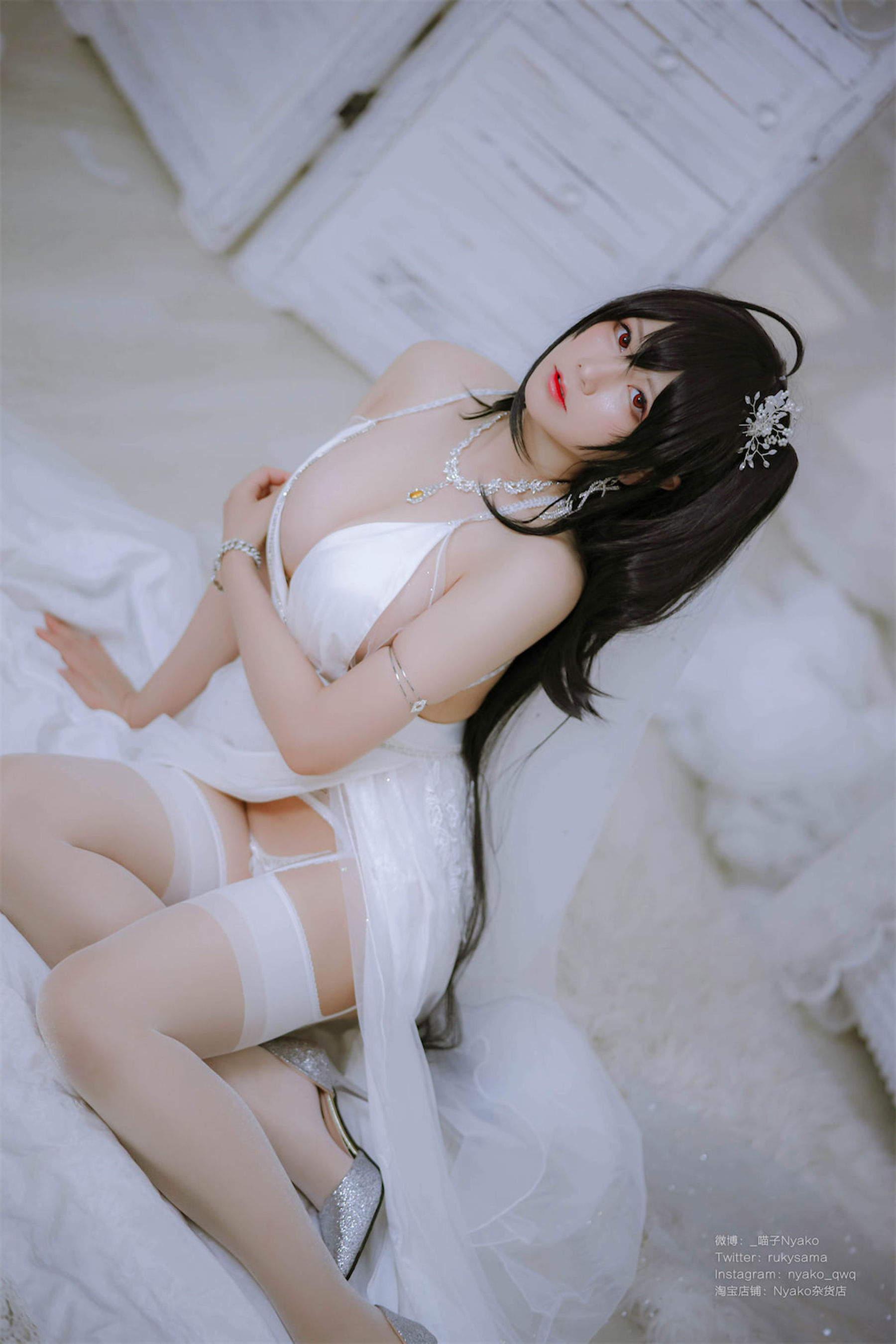 [福利COS] 萌妹子Nyako喵子 - 大凤纯白婚纱第15张