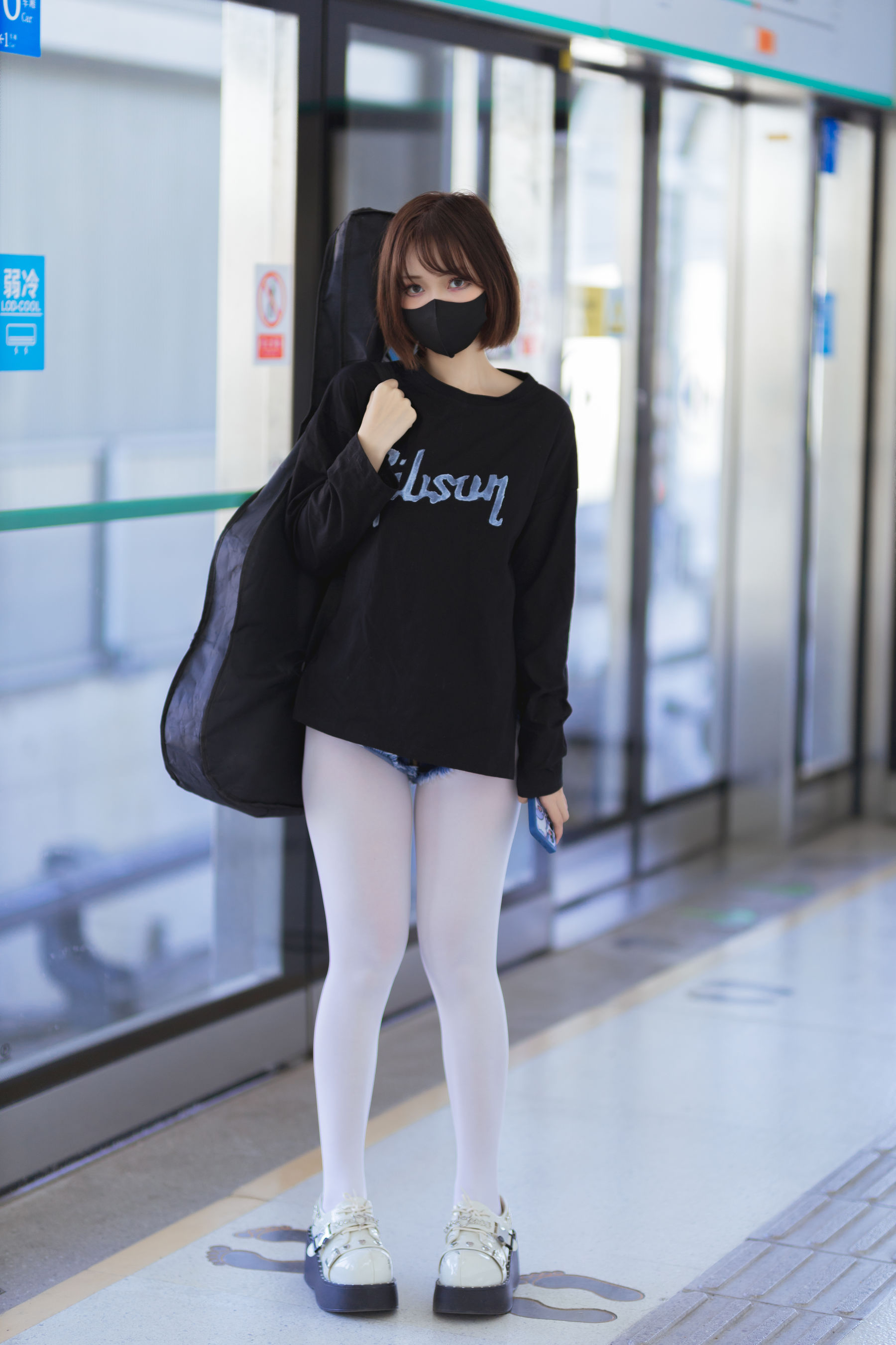 [福利COS] 洛桑w伊梓 - 地铁吉他第10张