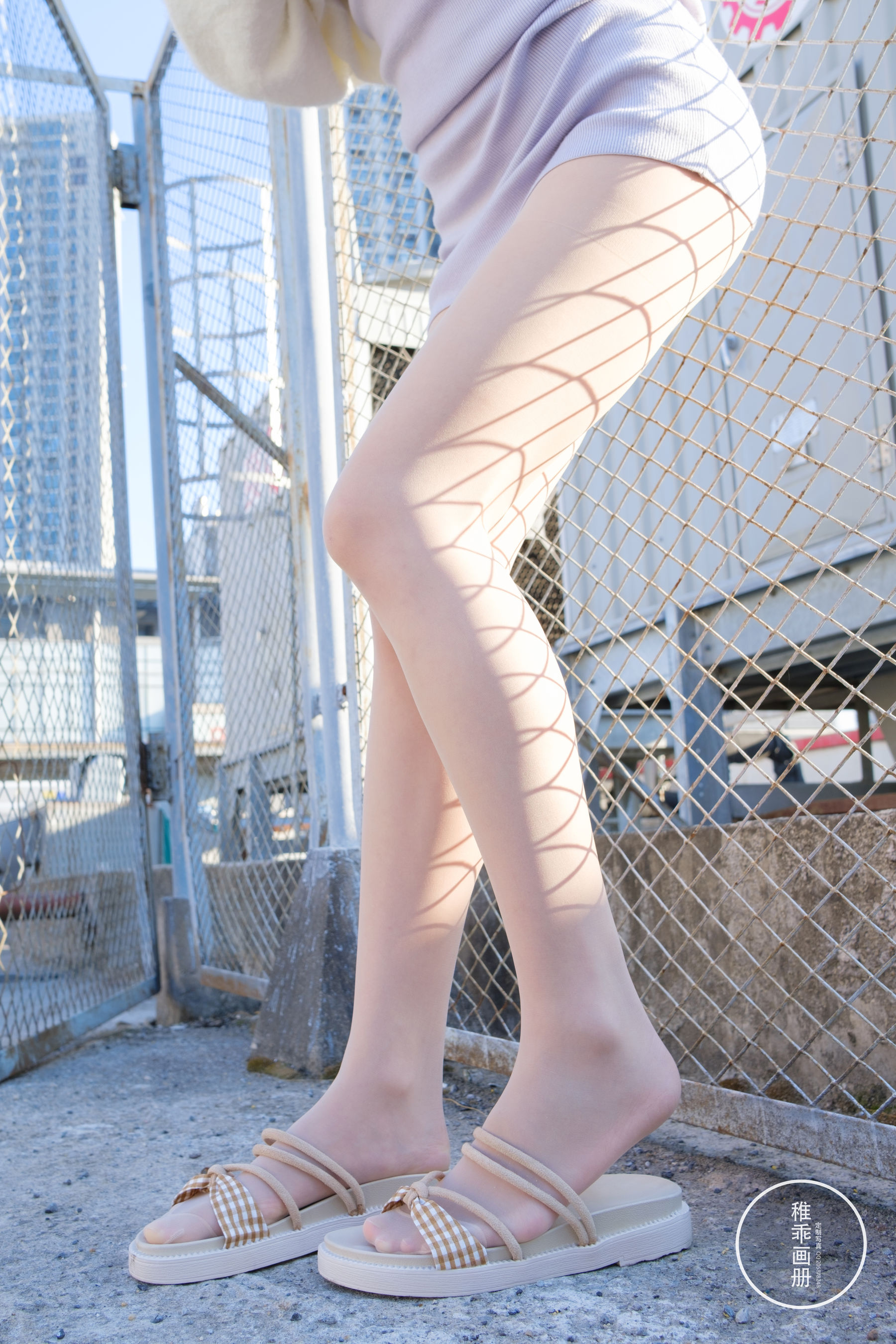 [福利COS] 柴系小乖(稚乖画册) - 夜夜 天台停车场肉丝 Lolita第3张