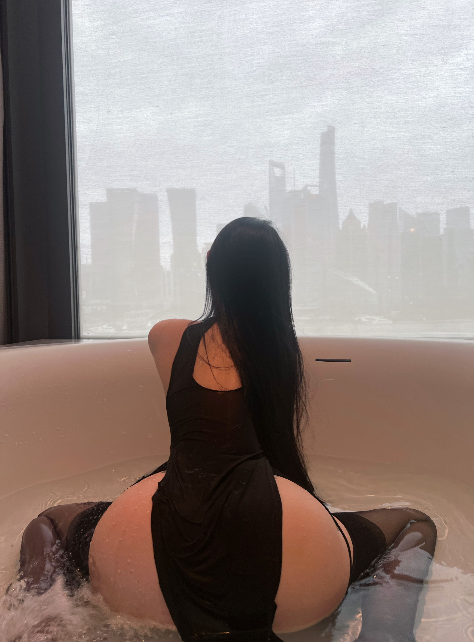 [福利COS] 美臀女神左公子666 - 遮不住的美臀第10张