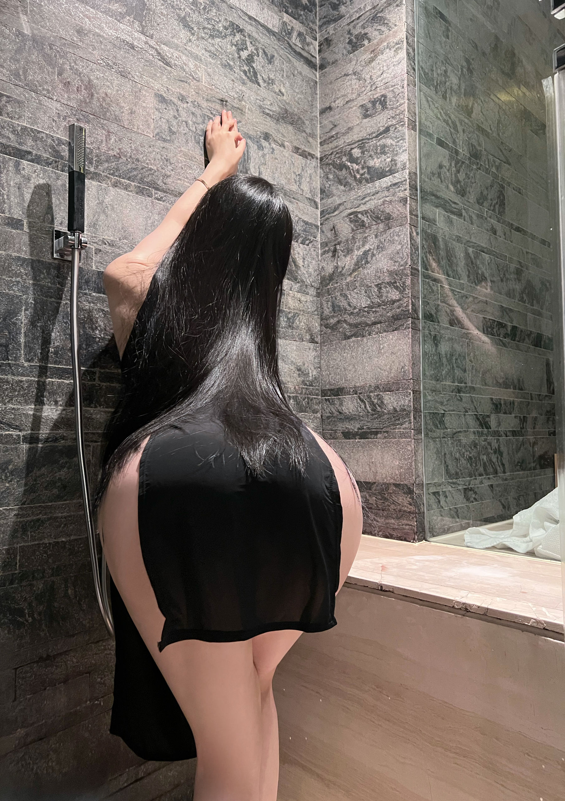 [福利COS] 美臀女神左公子666 - 遮不住的美臀第1张