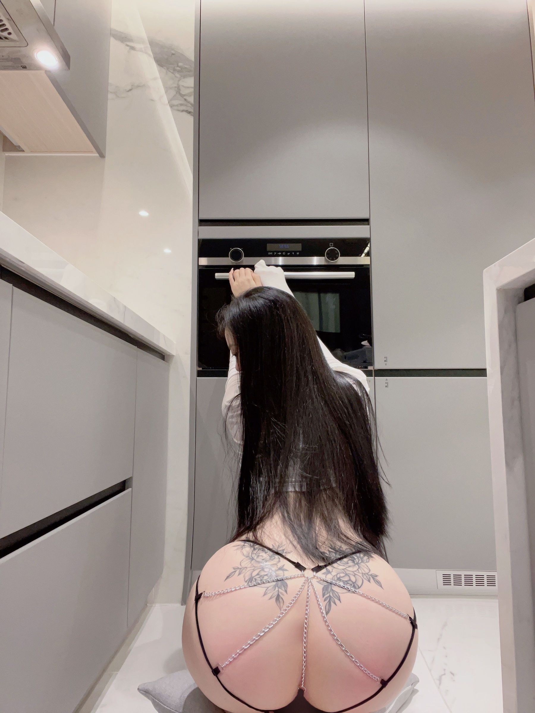 [福利COS] 美臀女神左公子666 - 史上最细内内第4张