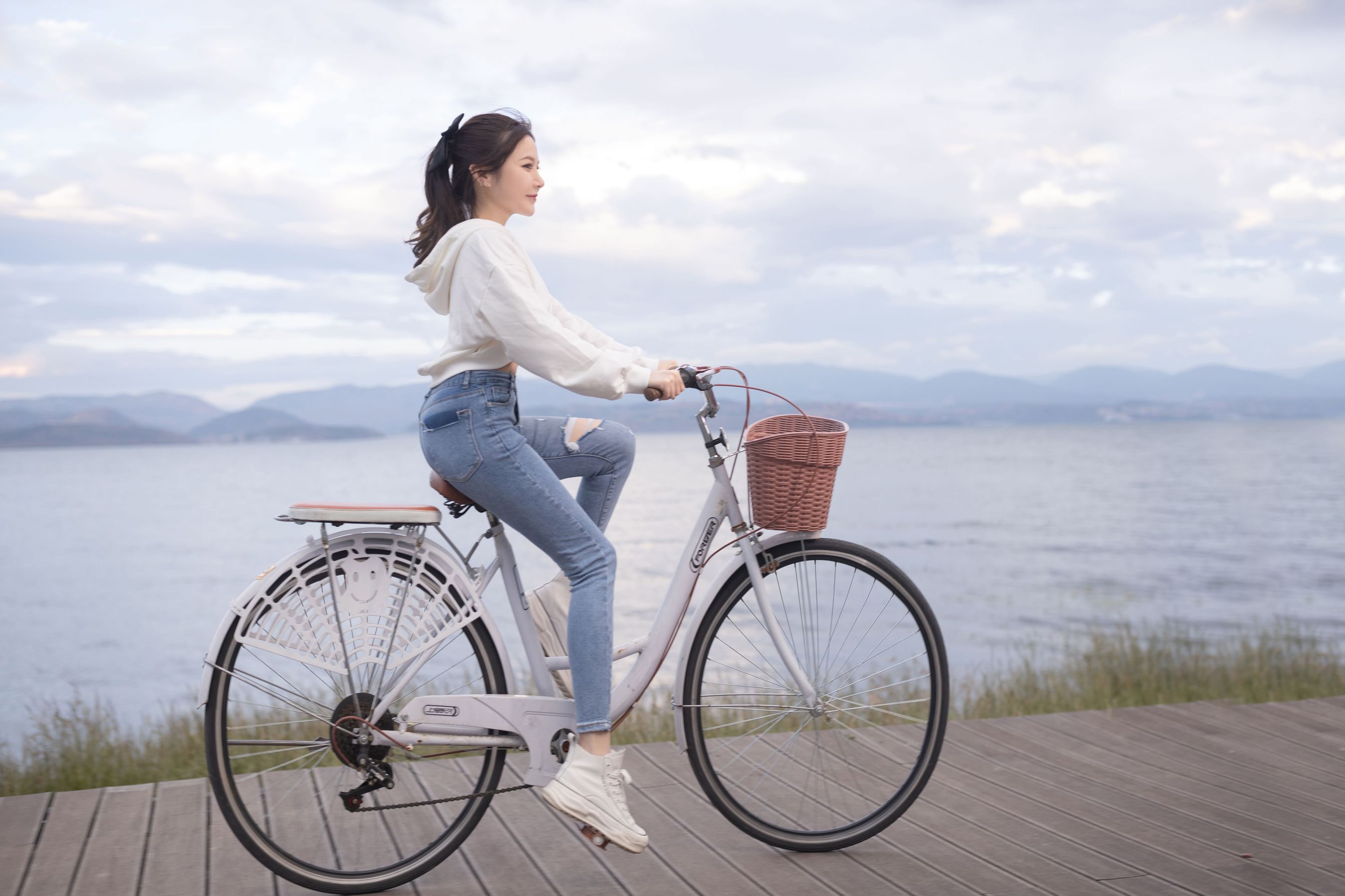 [福利COS] 鱼子酱 牛仔情趣写真第3张