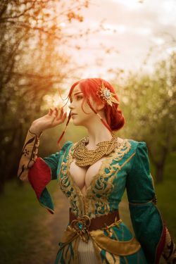 [COS福利] 国外美女SayaTheFox - Triss Merigold